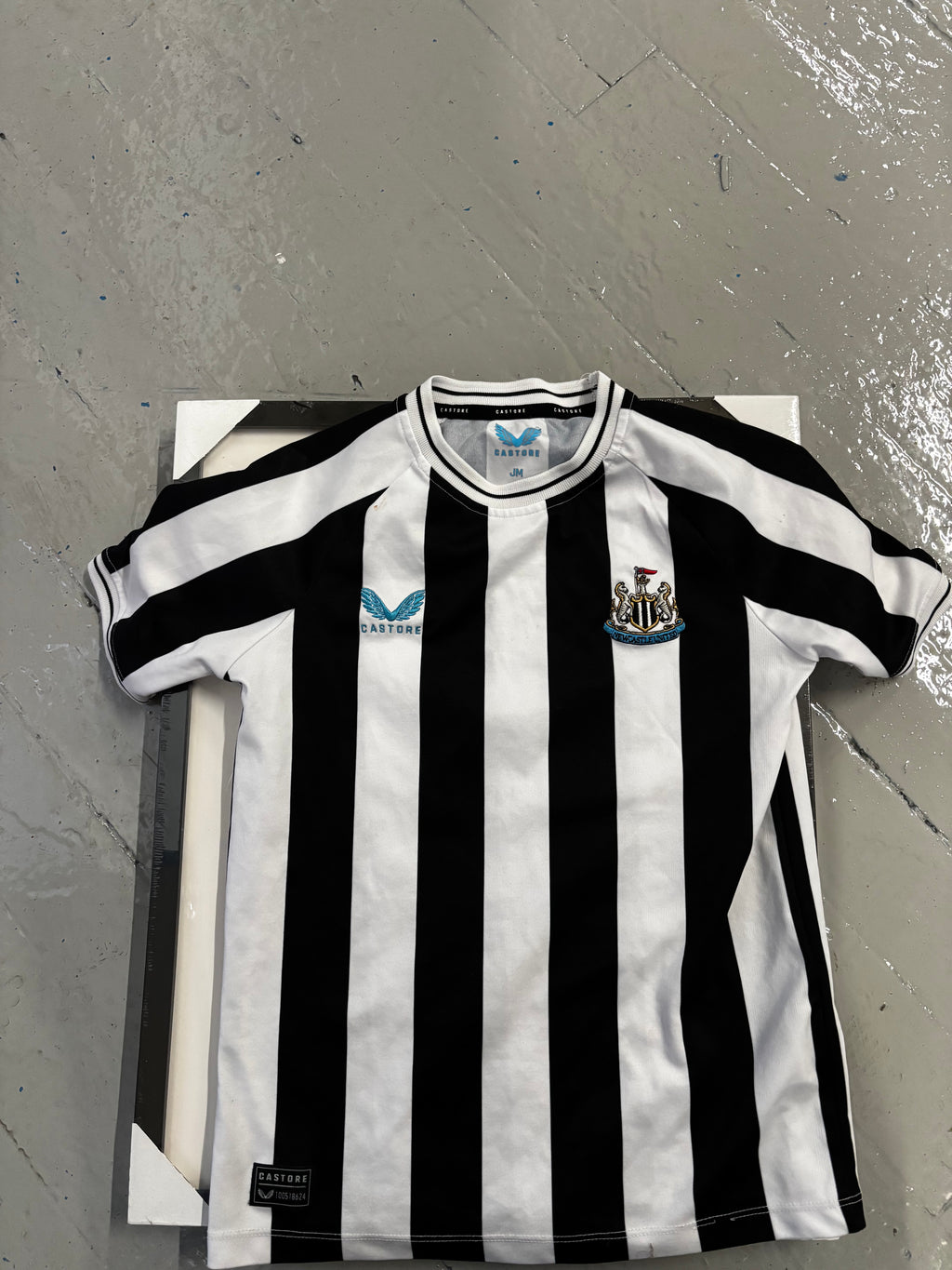 Newcastle United Home Shirt. Size Kids Junior Medium. Saint-Maximin 10