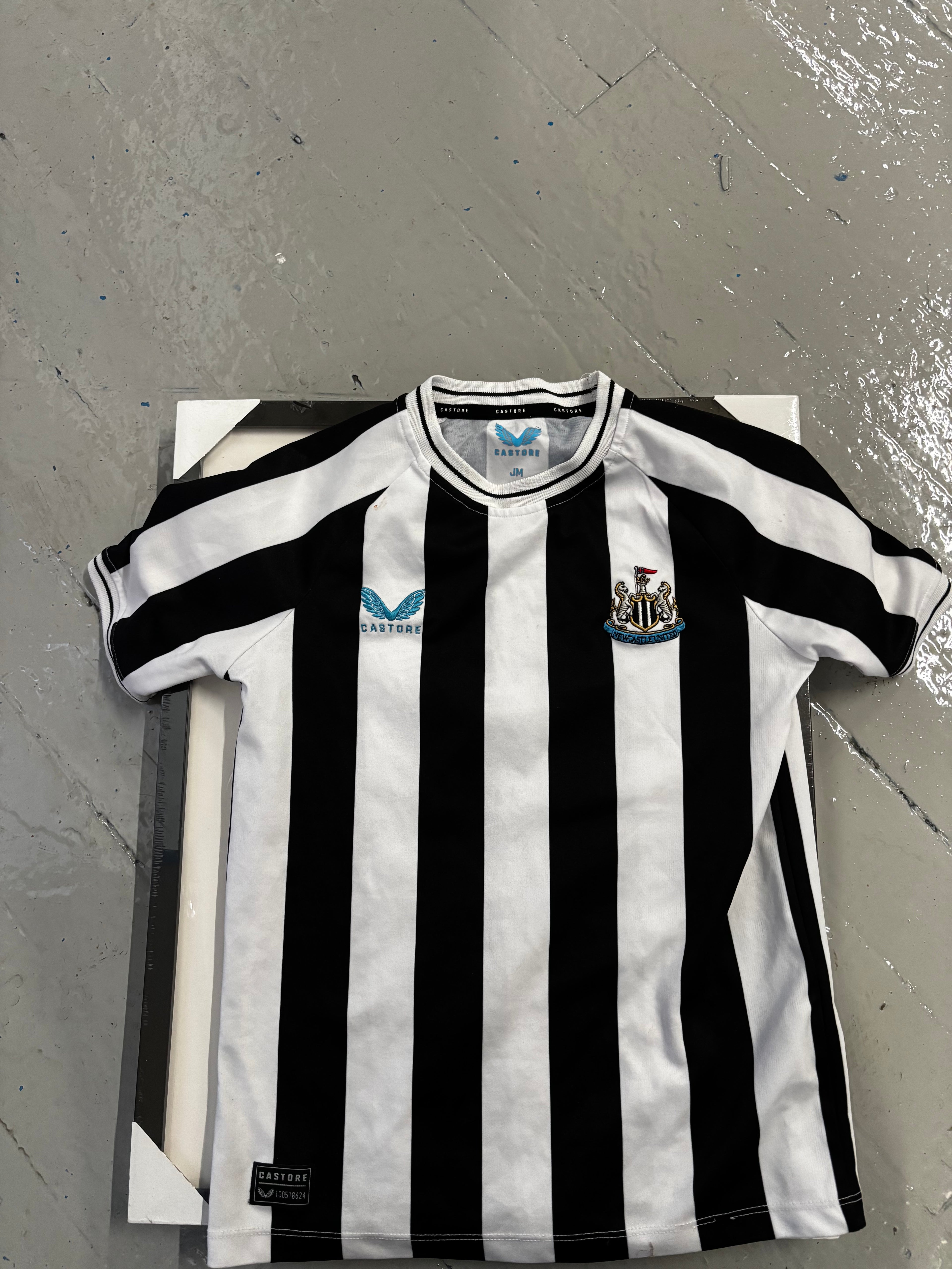 Newcastle United Home Shirt. Size Kids Junior Medium. Saint-Maximin 10