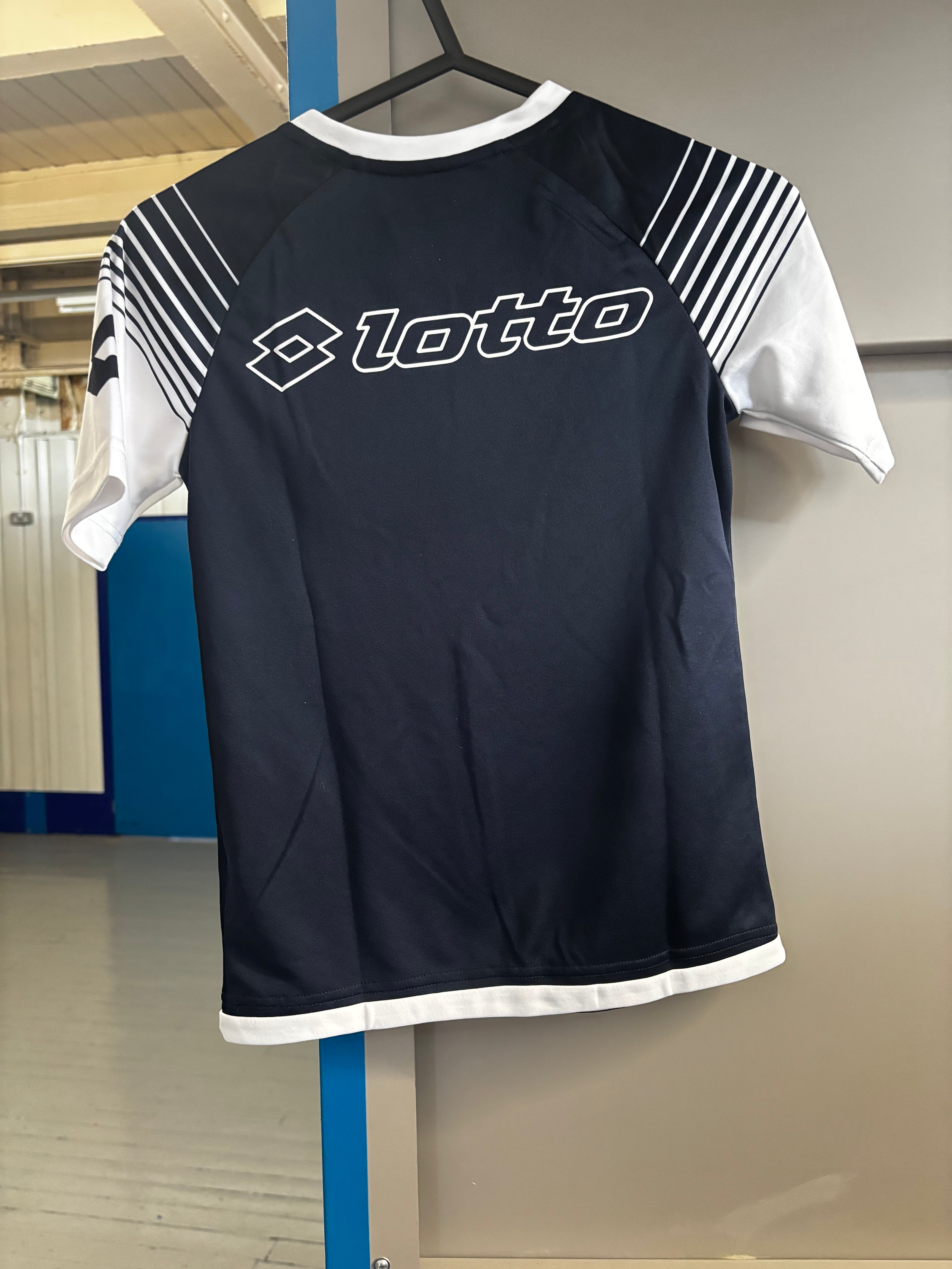 Queens Park Rangers Kids Away Shirt. Size XS.