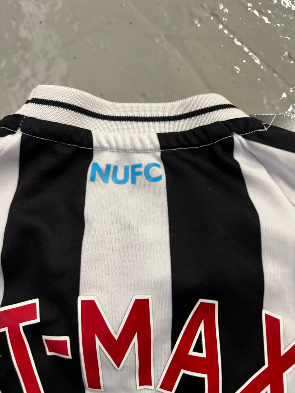 Newcastle United Home Shirt. Size Kids Junior Medium. Saint-Maximin 10
