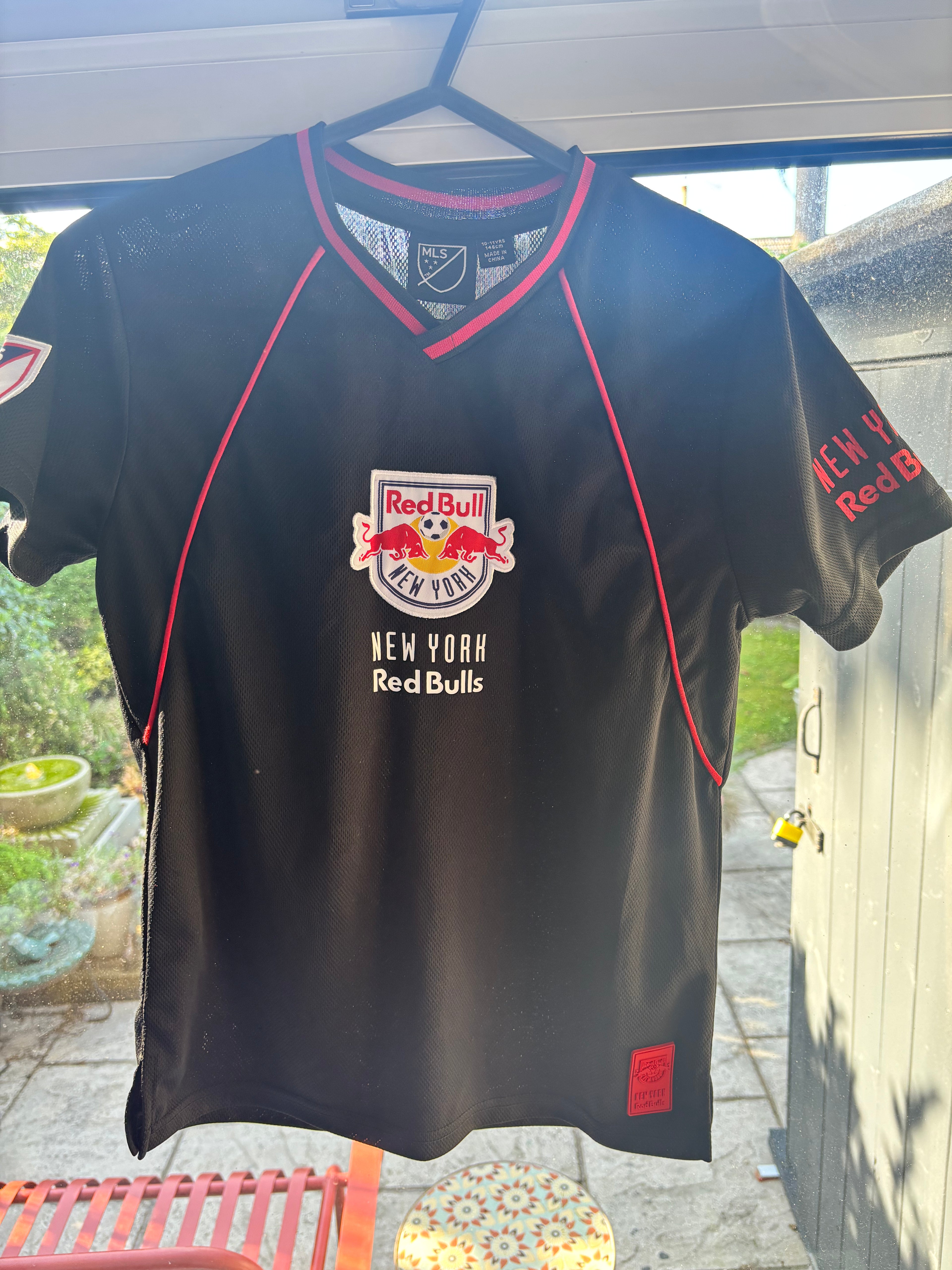 New York Red Bulls Away Shirt. Size Kids 10-11 Years.