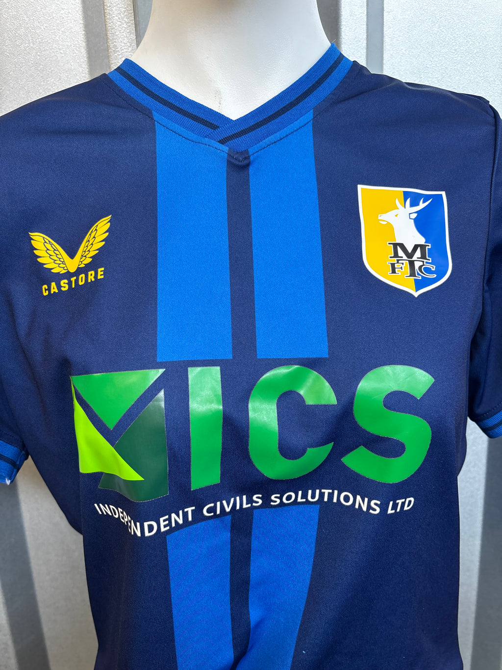 Mansfield Town Shirt. Size Ladies 14