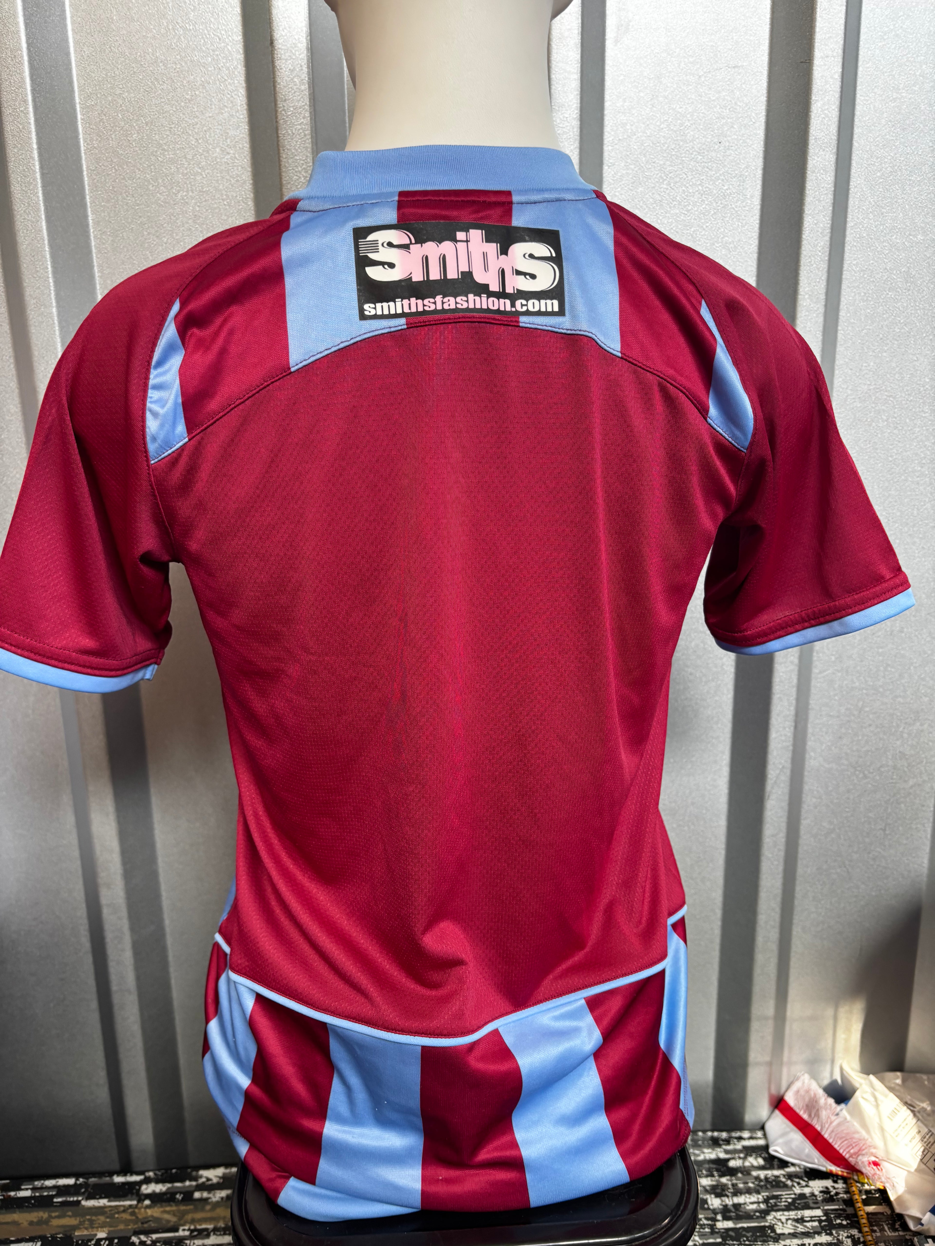 Scunthorpe United Kids Home Shirt. Size Medium Junior