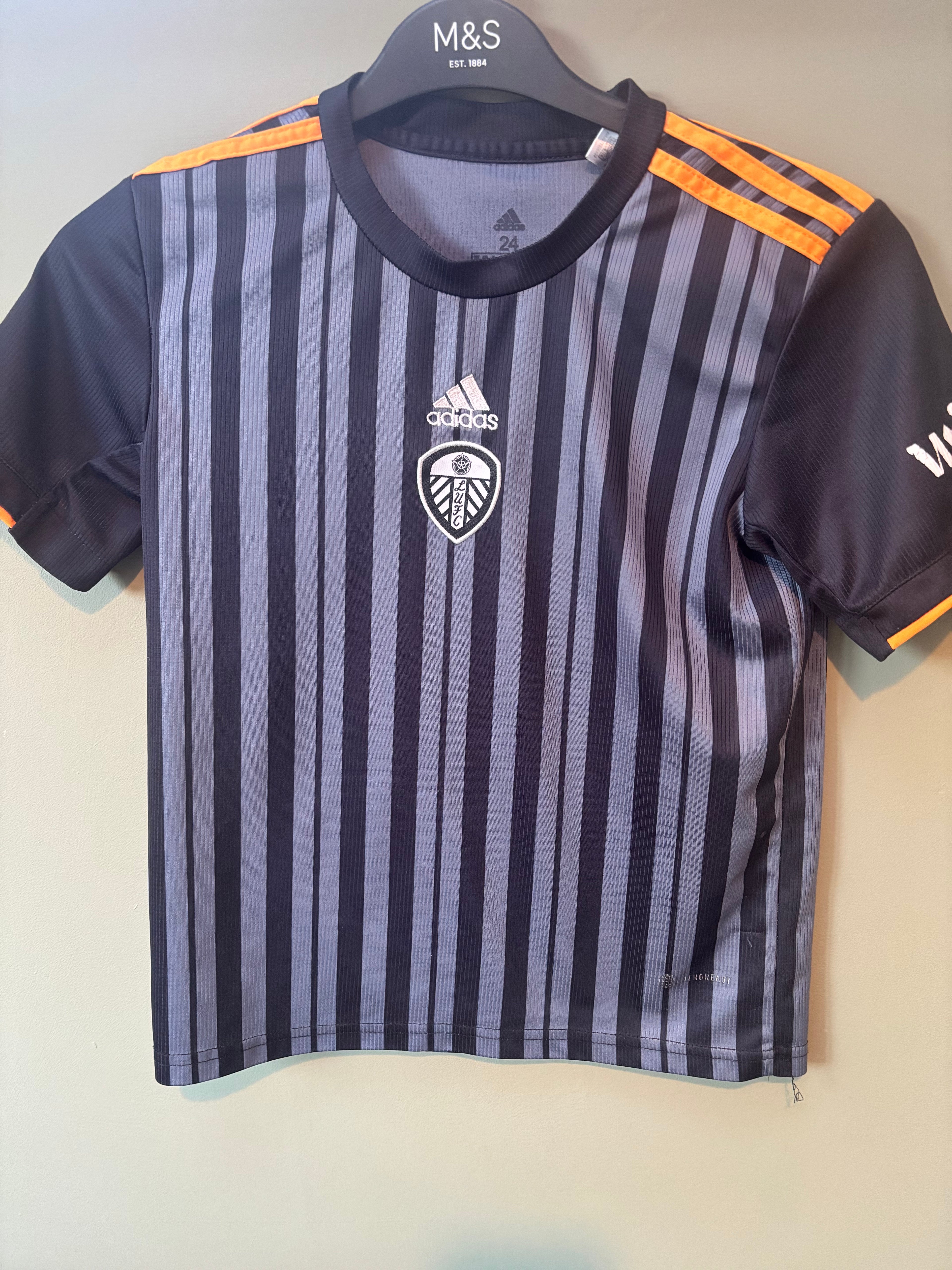 Leeds United Away Shirt 2021/2. Kids Size 8 Years.