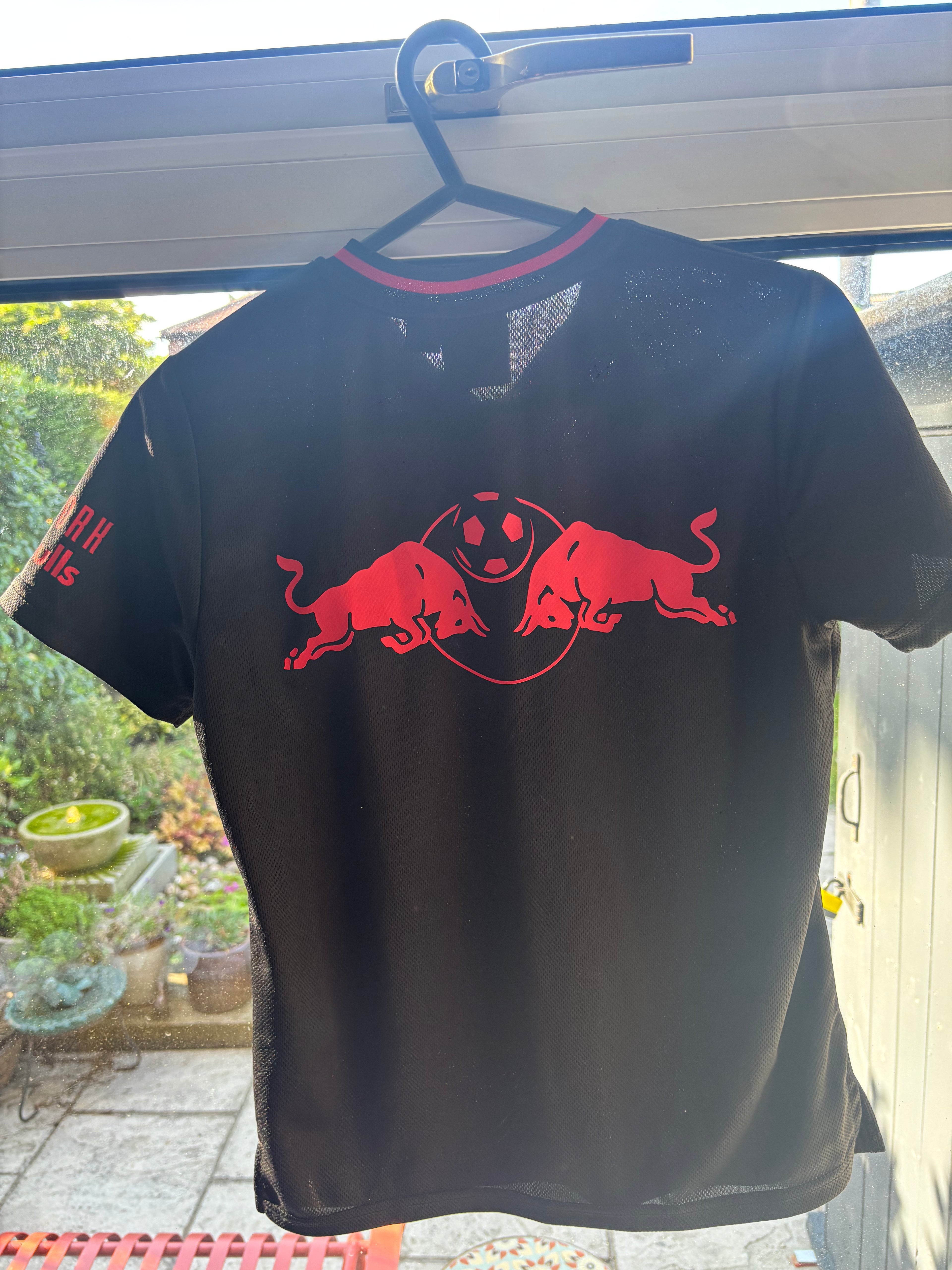 New York Red Bulls Away Shirt. Size Kids 10-11 Years.