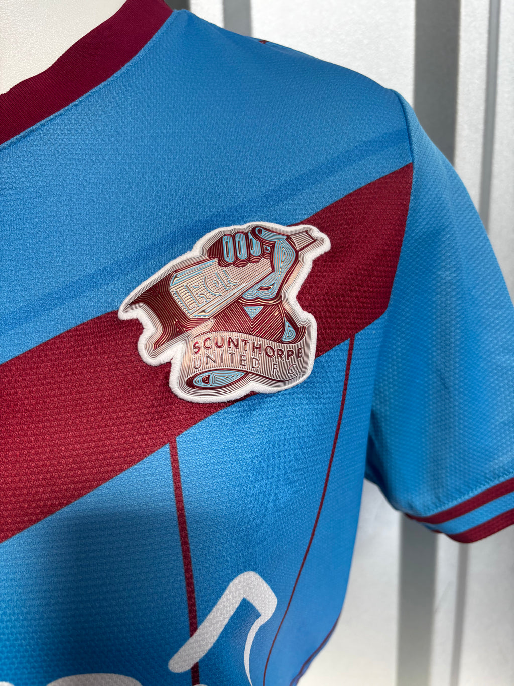 Scunthorpe United Home Shirt. Size Medium.