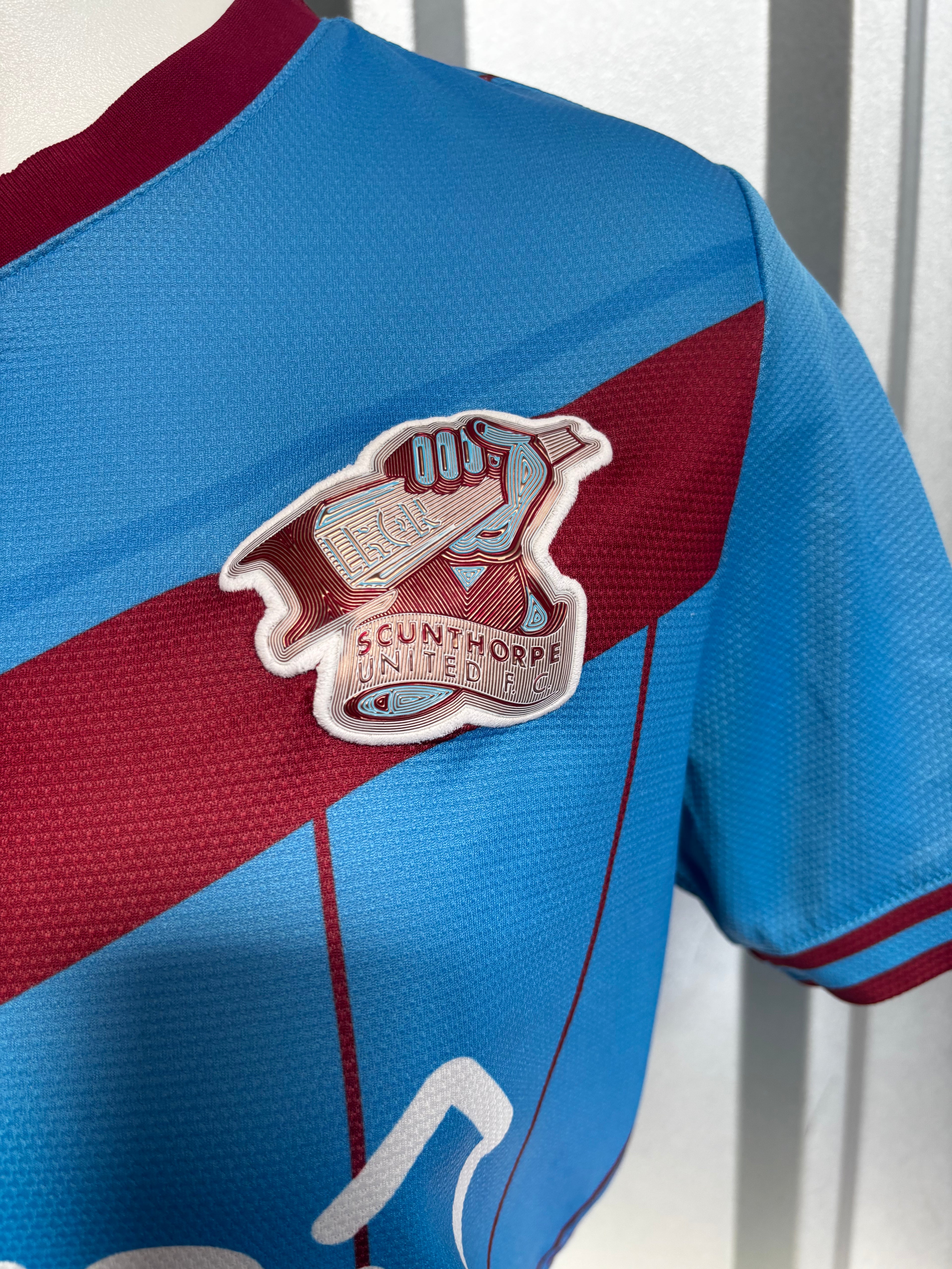 Scunthorpe United Home Shirt. Size Medium.