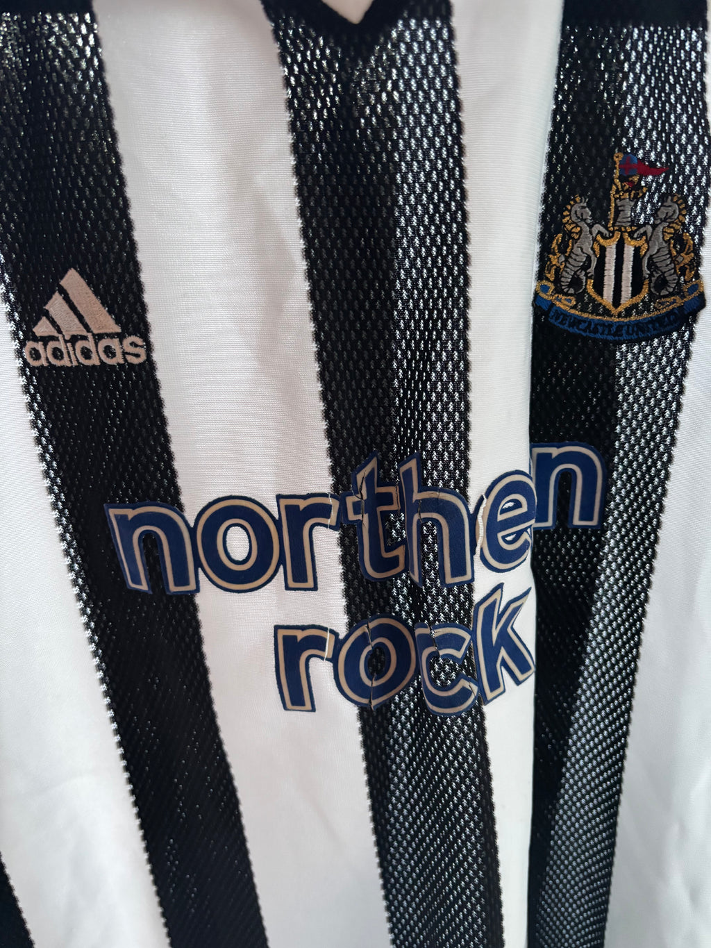 Newcastle United Home Shirt 2003005. Size Extra Large Boy.