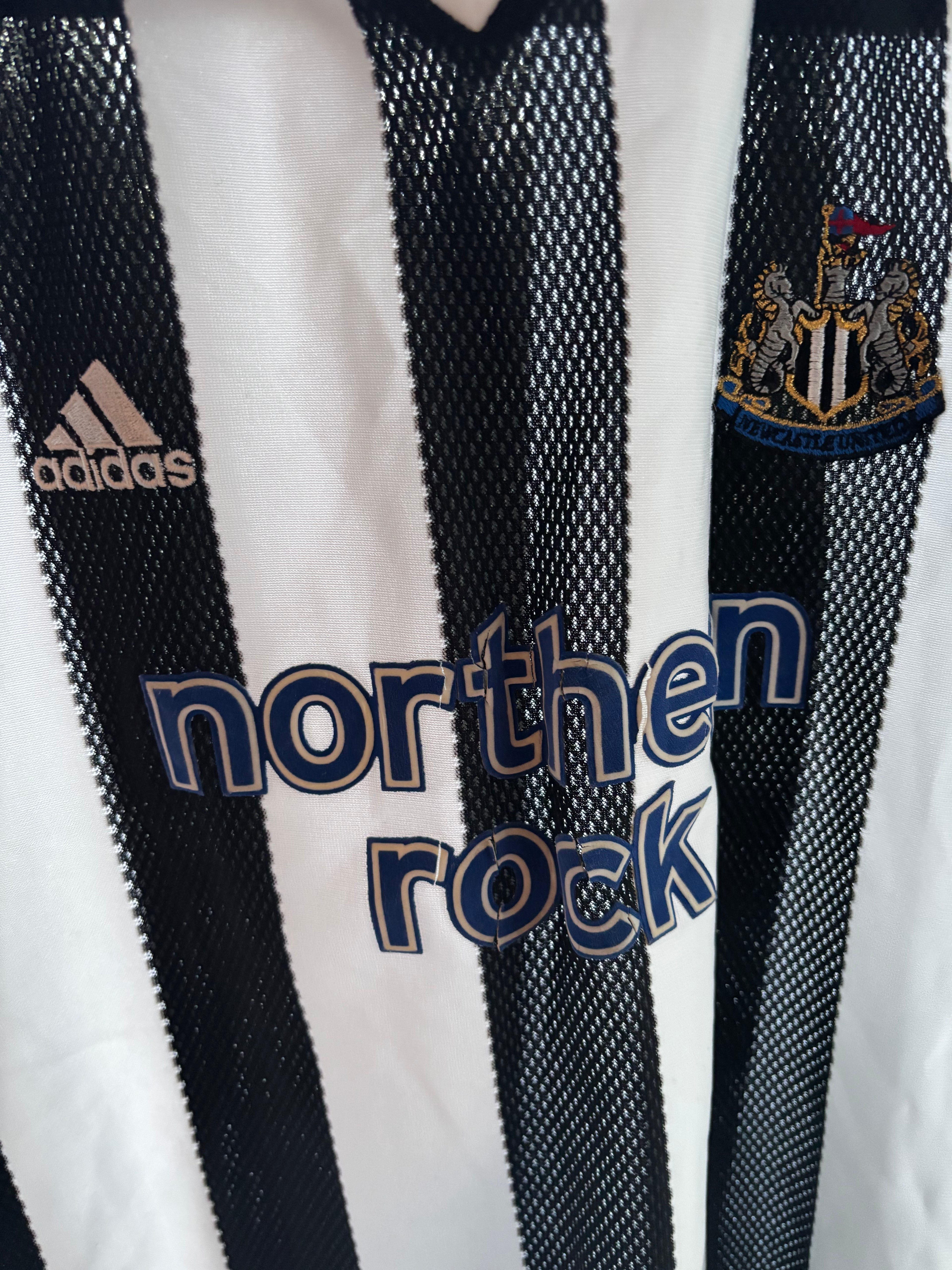 Newcastle United Home Shirt 2003005. Size Extra Large Boy.