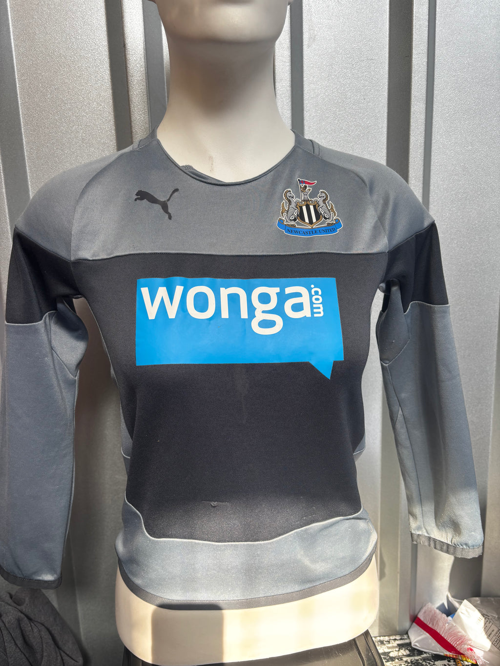 Newcastle United Kids Football Shirt. Size 10 Years.
