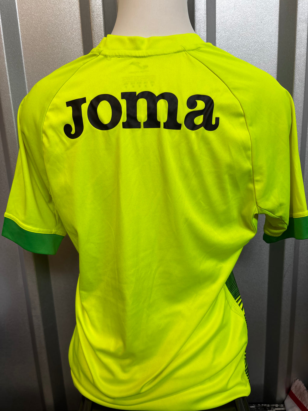 Norwich City Adult Training Top. Size Medium