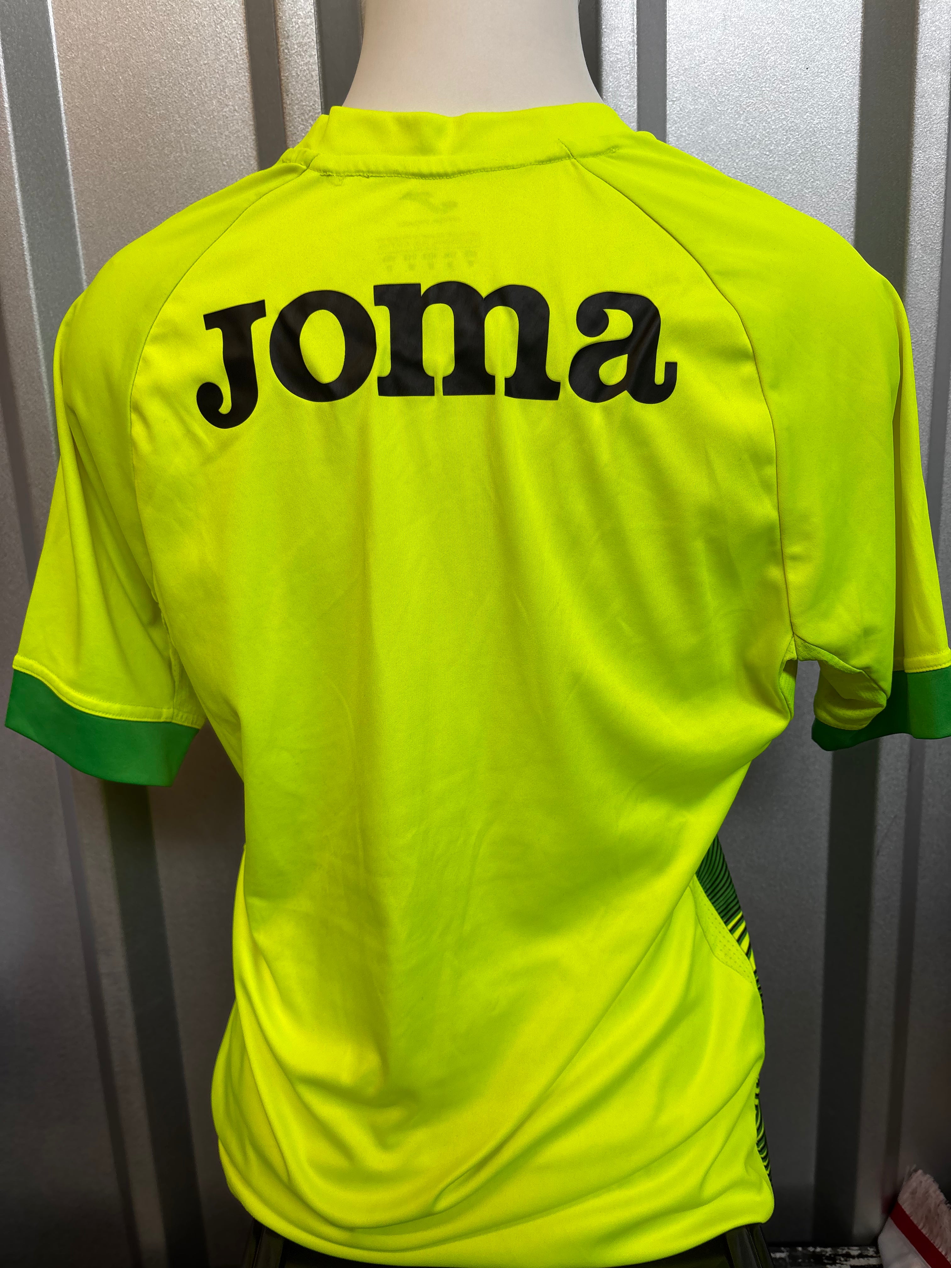 Norwich City Adult Training Top. Size Medium