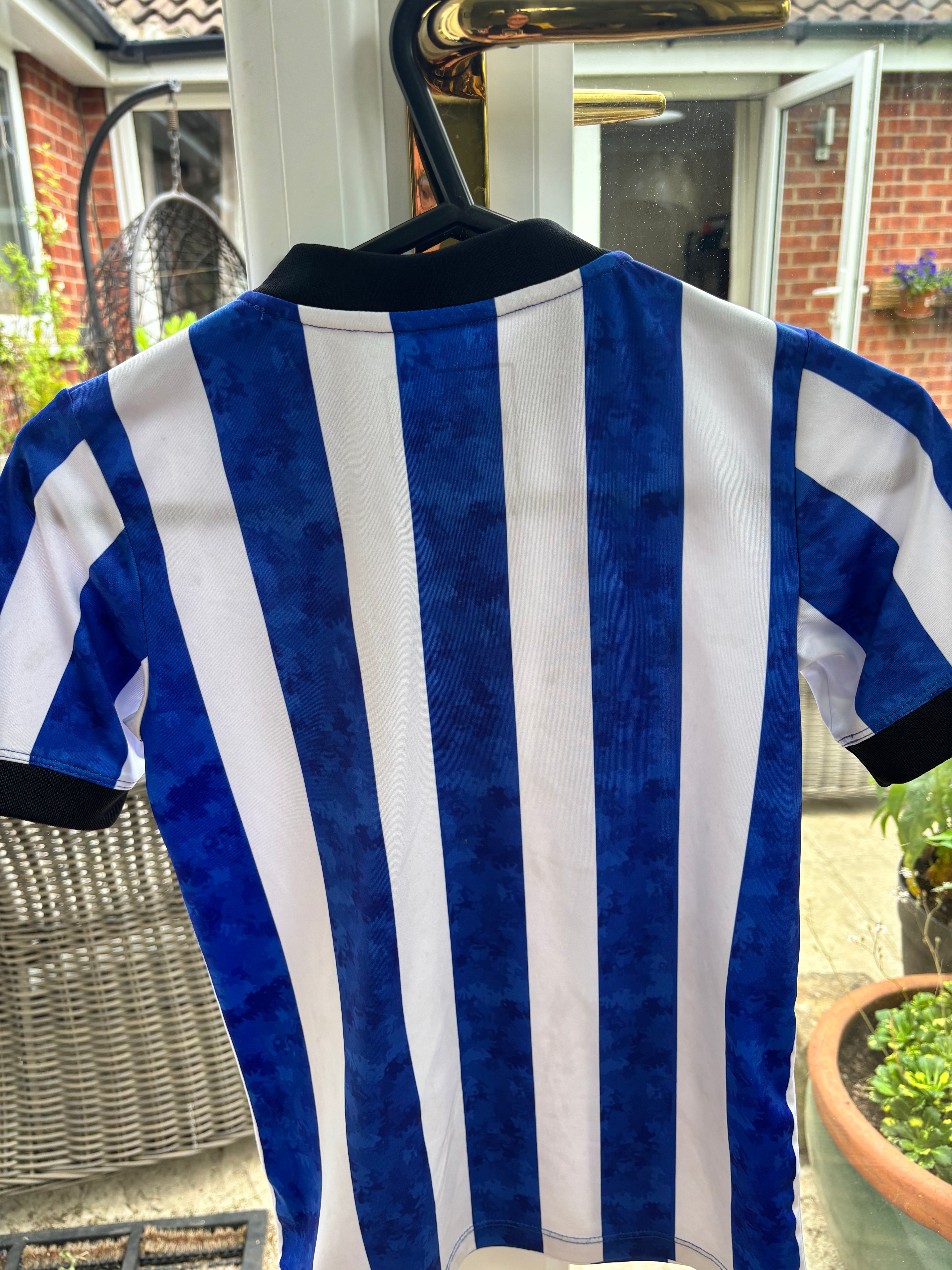 Sheffield Wednesday Home Shirt 2020/21. Size Youth Small.