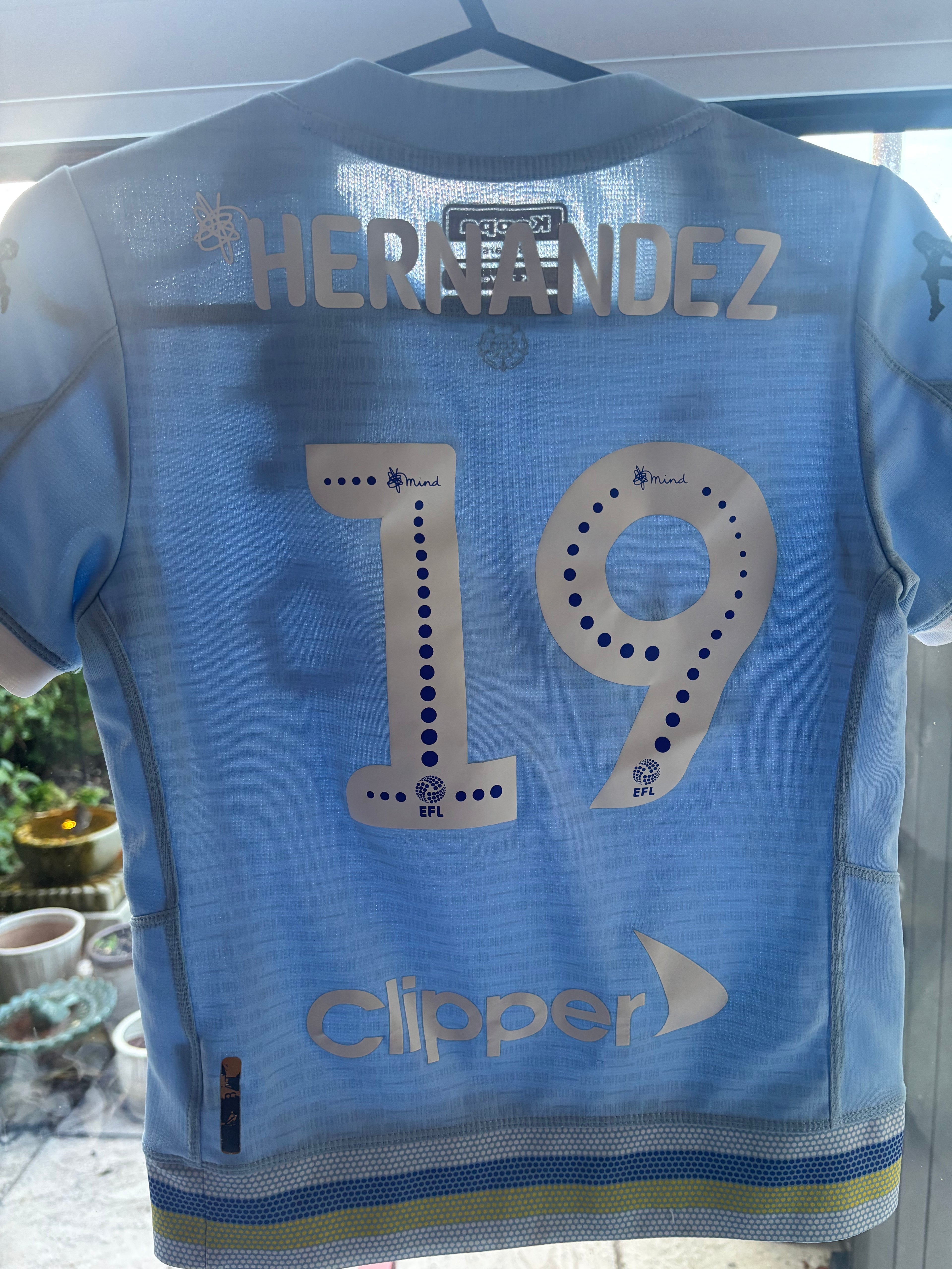 Leeds United 2019/20 Away Shirt and Shorts. Size Kids Age 8 Years. Hernandez 19.