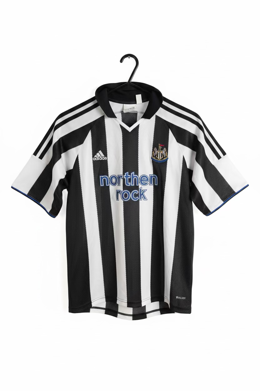 Newcastle United Home Shirt 2003005. Size Extra Large Boy.