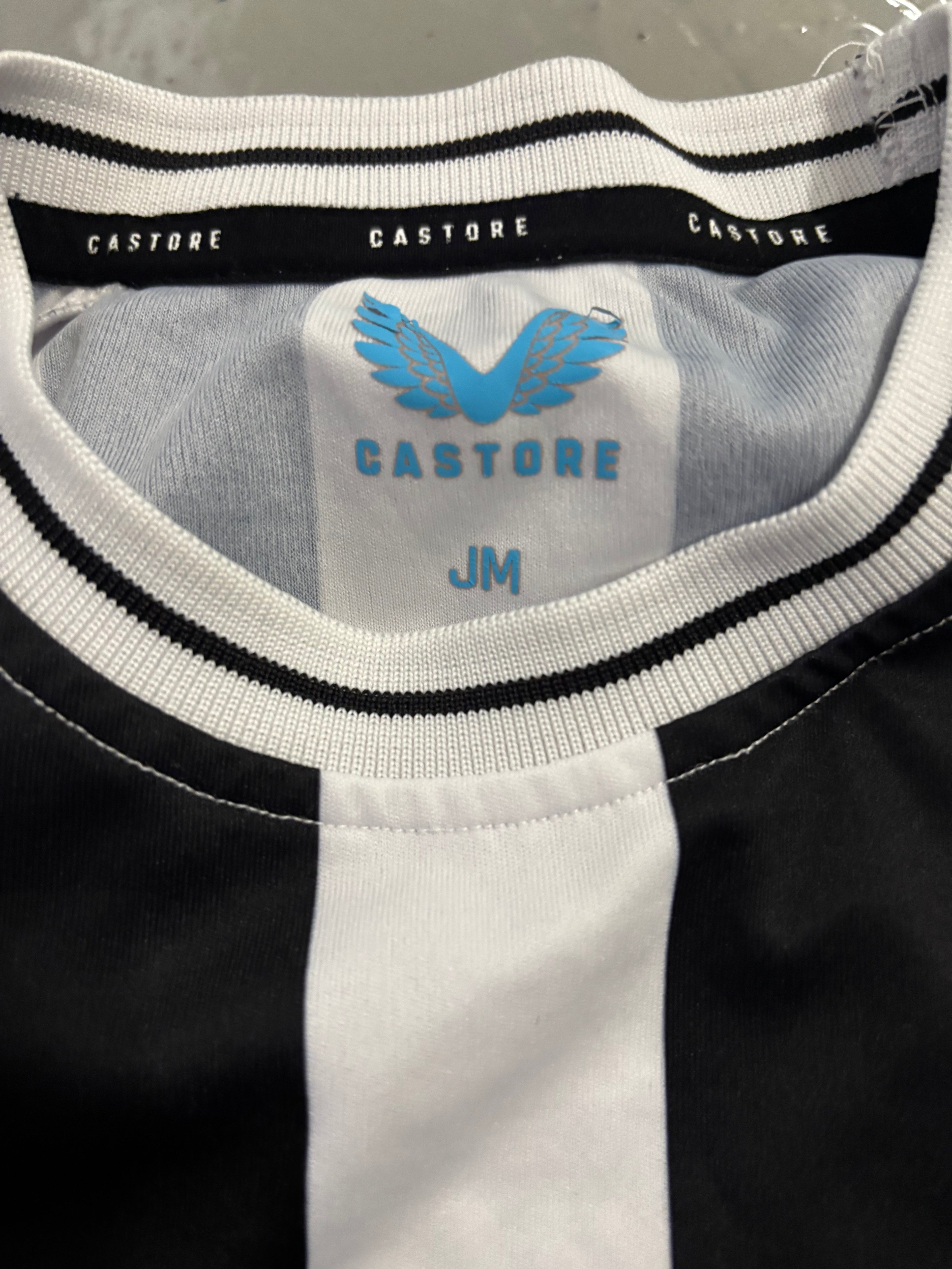 Newcastle United Home Shirt. Size Kids Junior Medium. Saint-Maximin 10