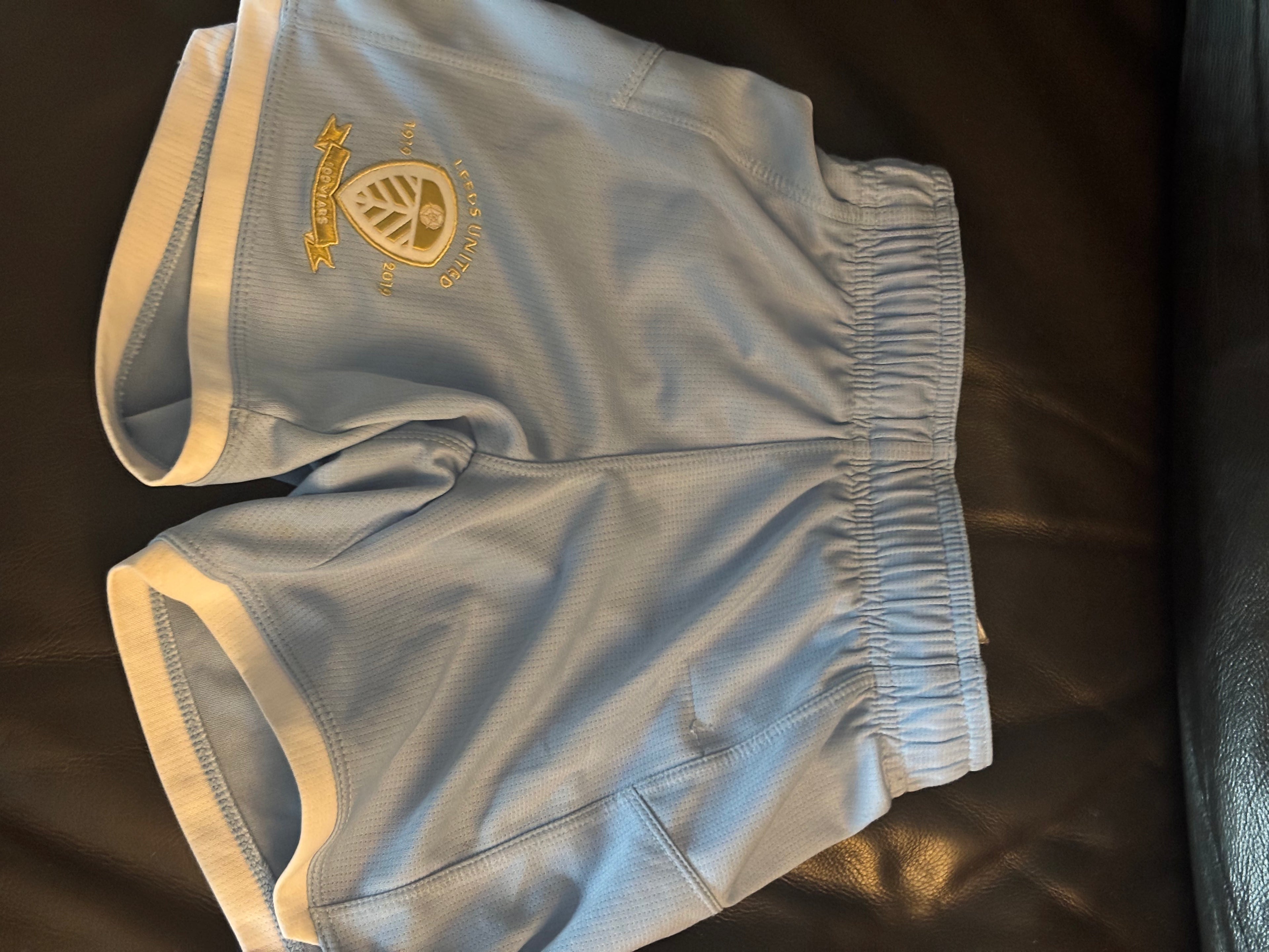 Leeds United 2019/20 Away Shirt and Shorts. Size Kids Age 8 Years. Hernandez 19.