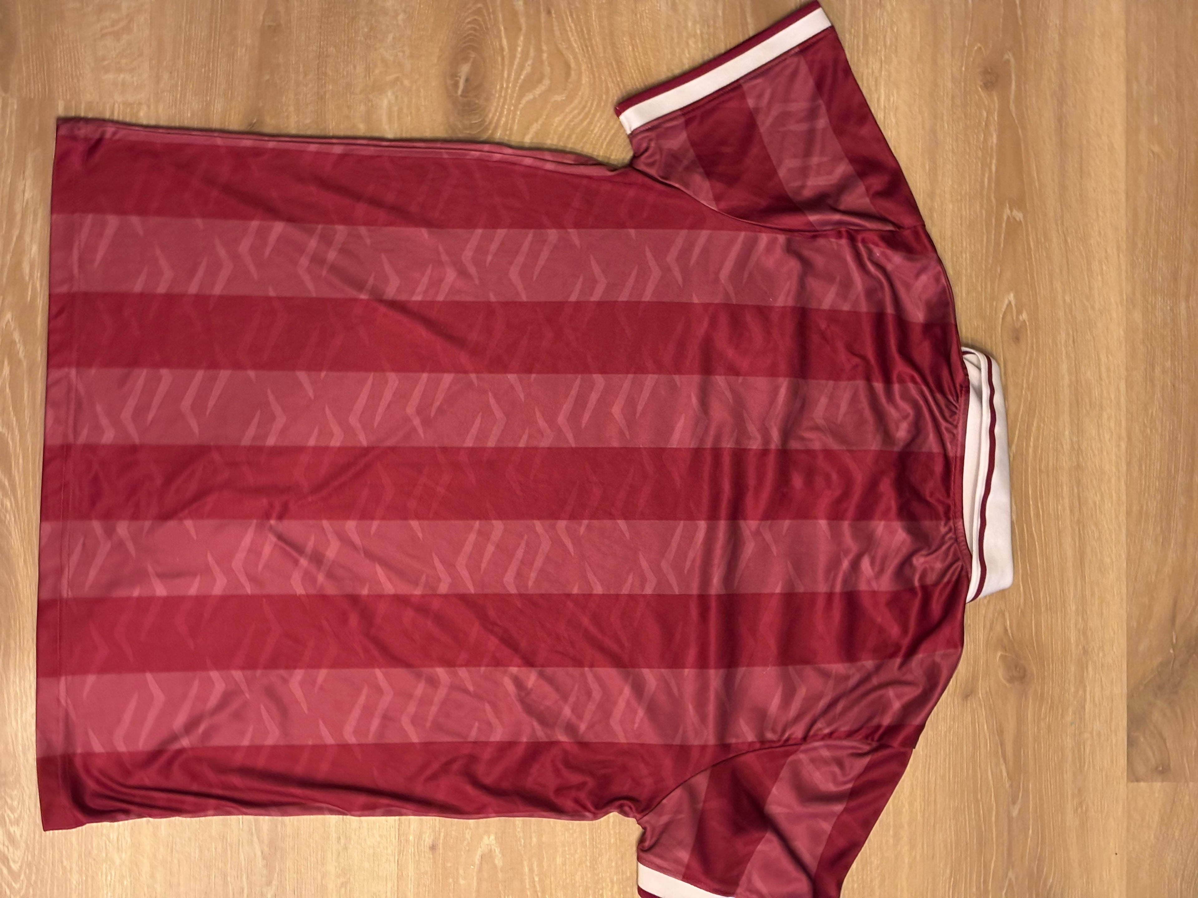 Heart of Midlothian Home Shirt. Size Medium