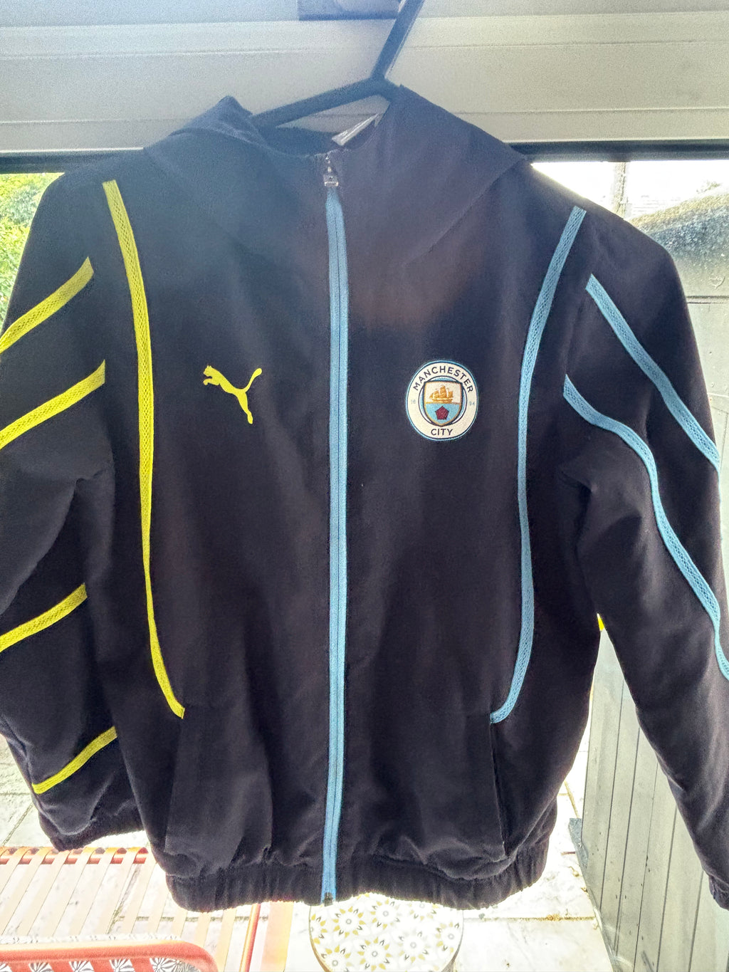 Manchester City Jacket. Size Kids Age 9-10 Years.