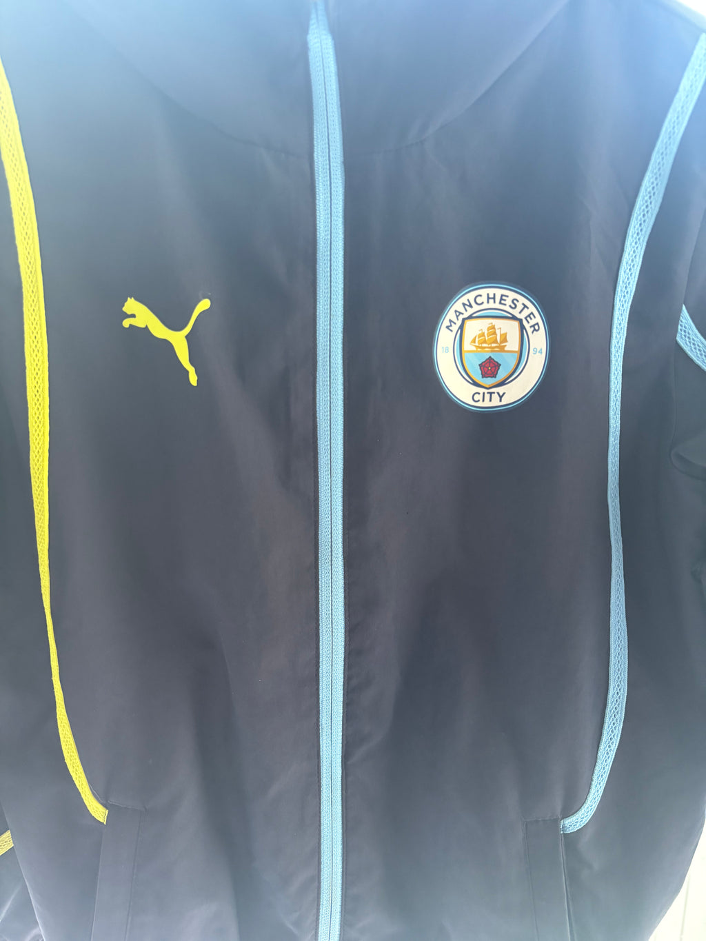 Manchester City Jacket. Size Kids Age 9-10 Years.