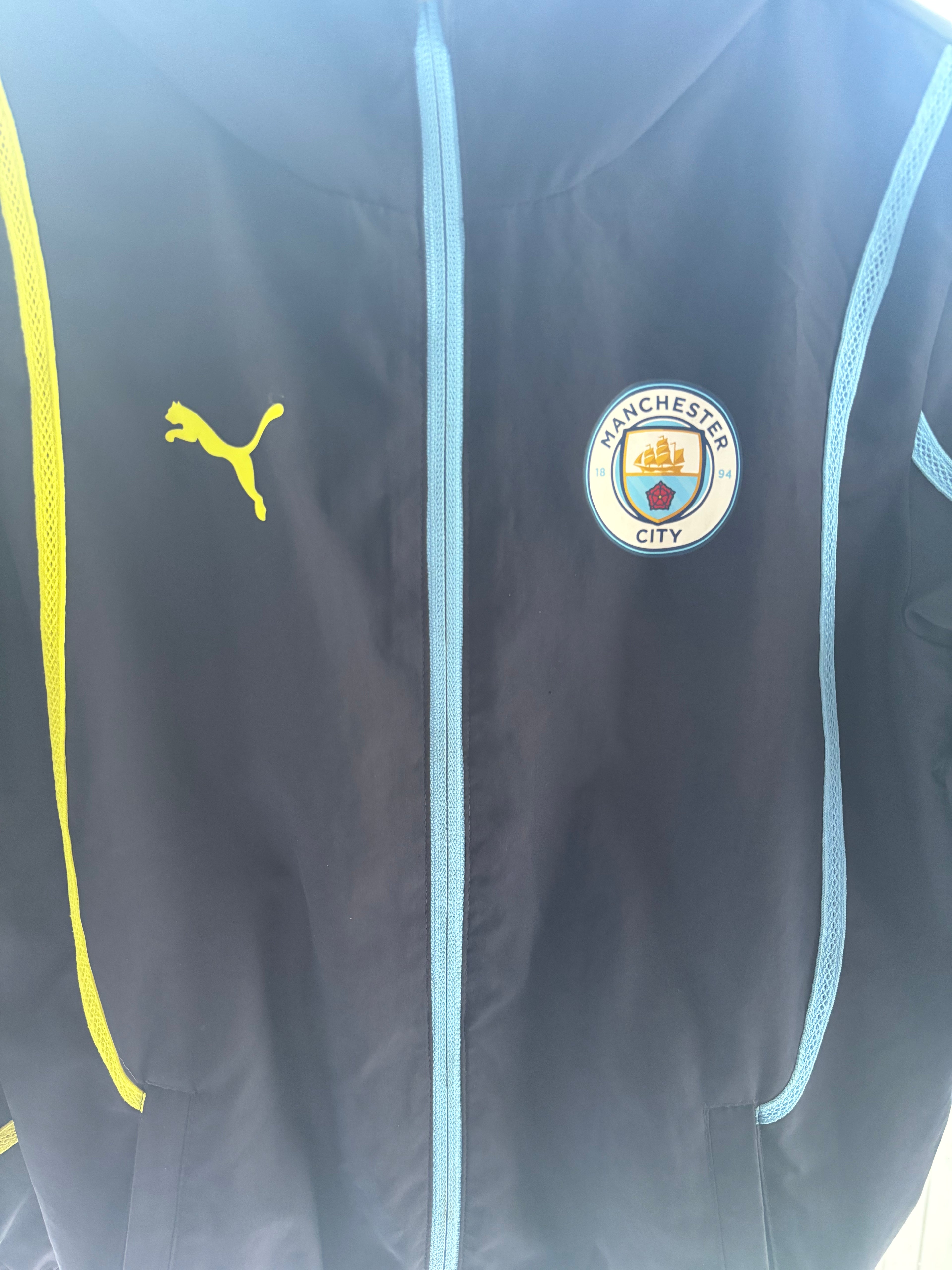 Manchester City Jacket. Size Kids Age 9-10 Years.
