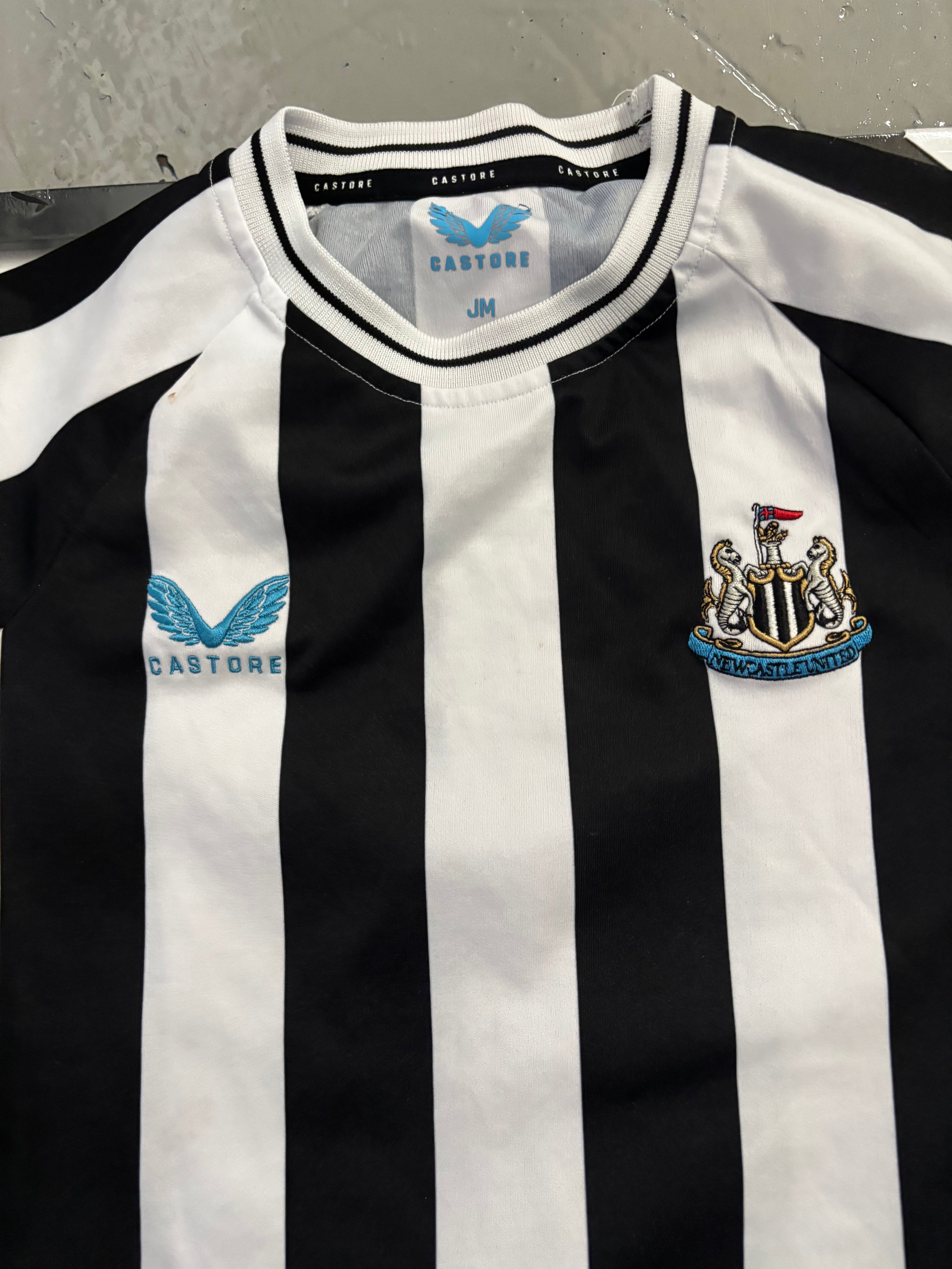 Newcastle United Home Shirt. Size Kids Junior Medium. Saint-Maximin 10