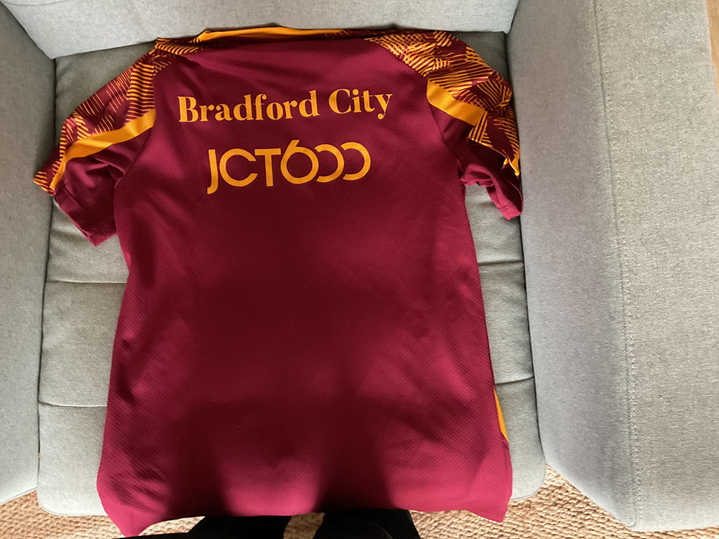 Bradford City Home Shirt 25/26. Size Large.