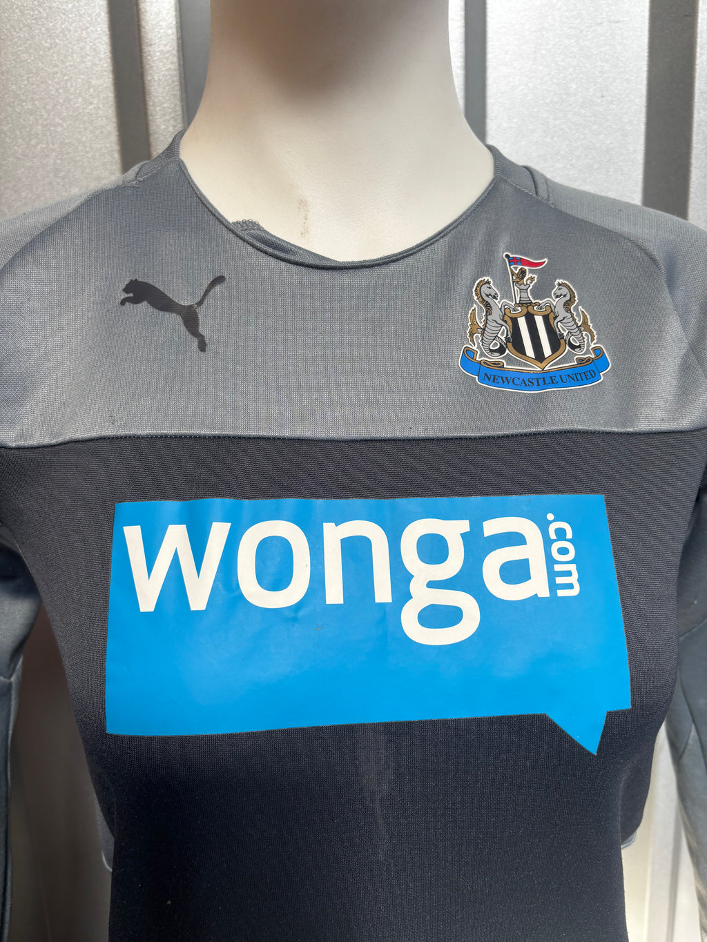 Newcastle United Kids Football Shirt. Size 10 Years.