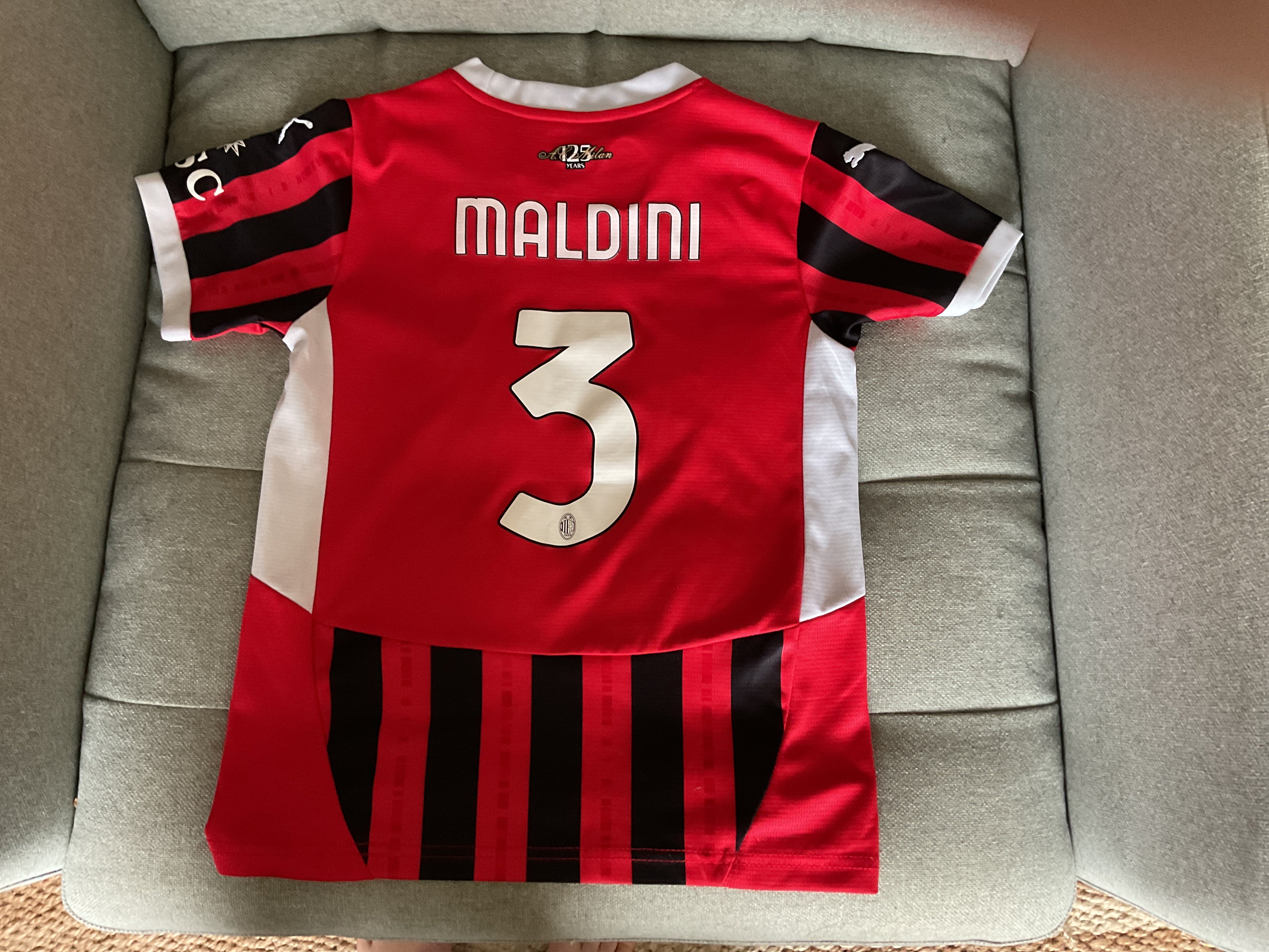 AC Milan Kids Kit. Size 9 Years. Maldini 3.