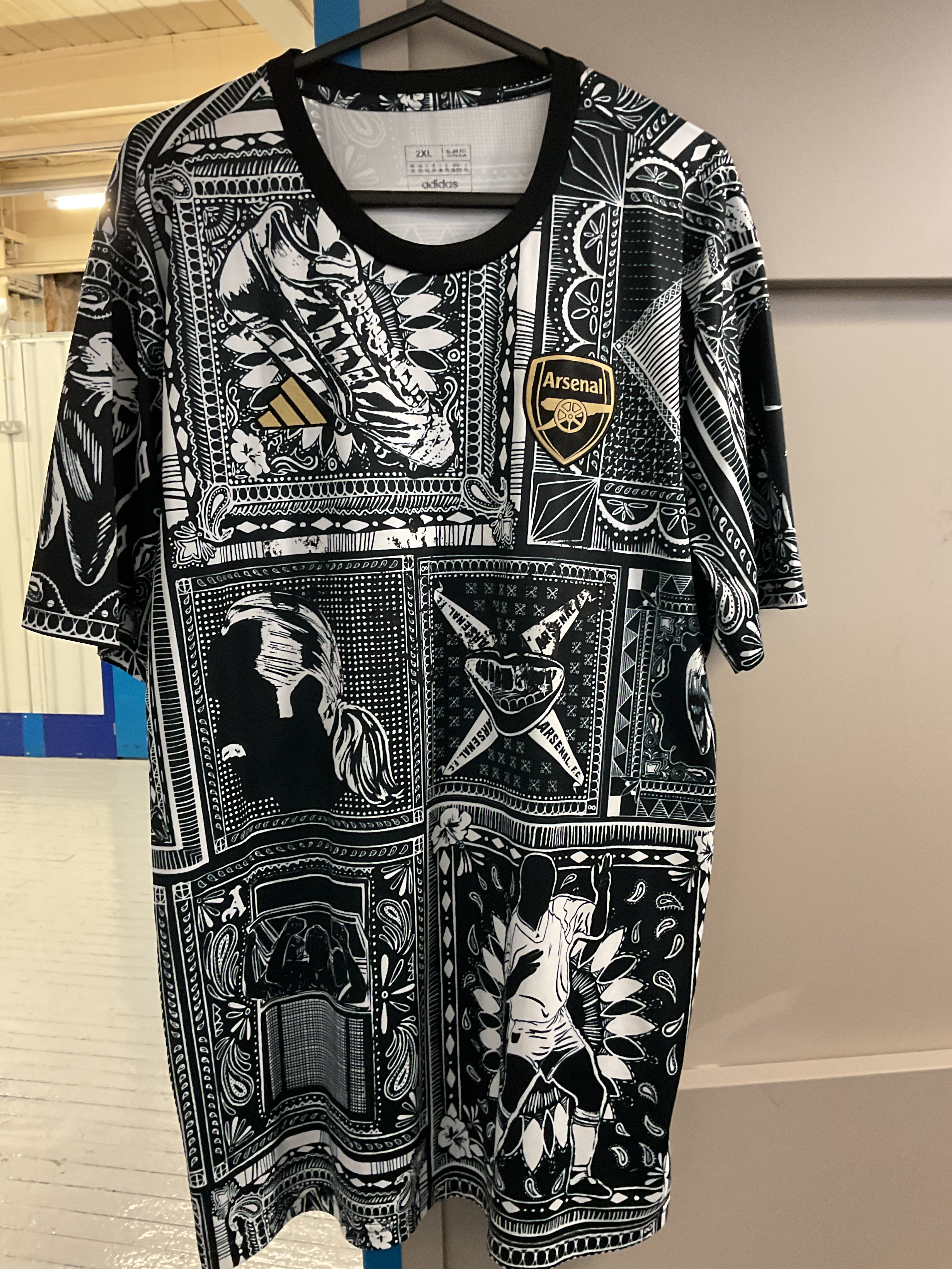 Arsenal Warm Up Shirt. 10 Smith-Rowe. Size 2XL.