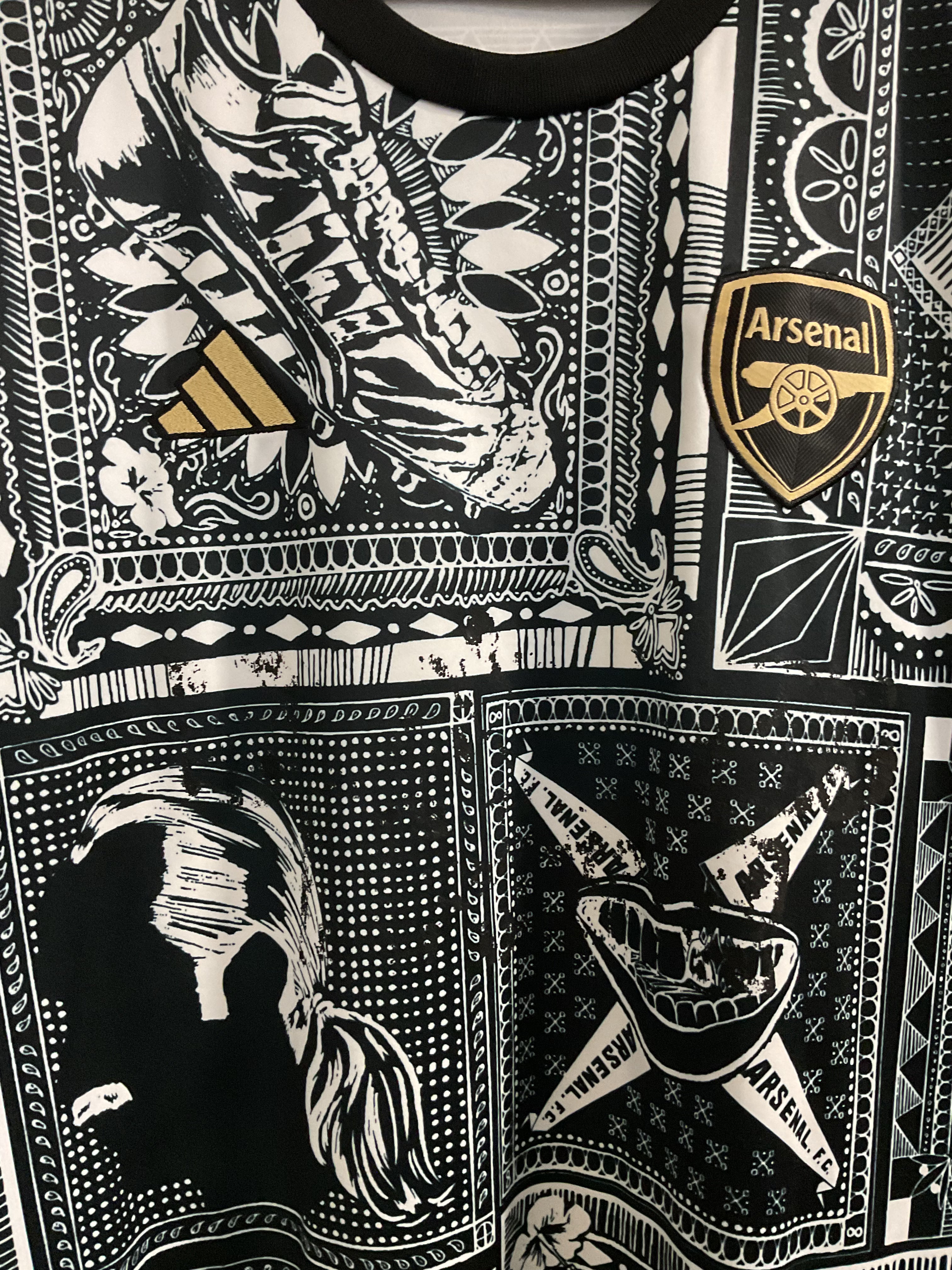 Arsenal Warm Up Shirt. 10 Smith-Rowe. Size 2XL.