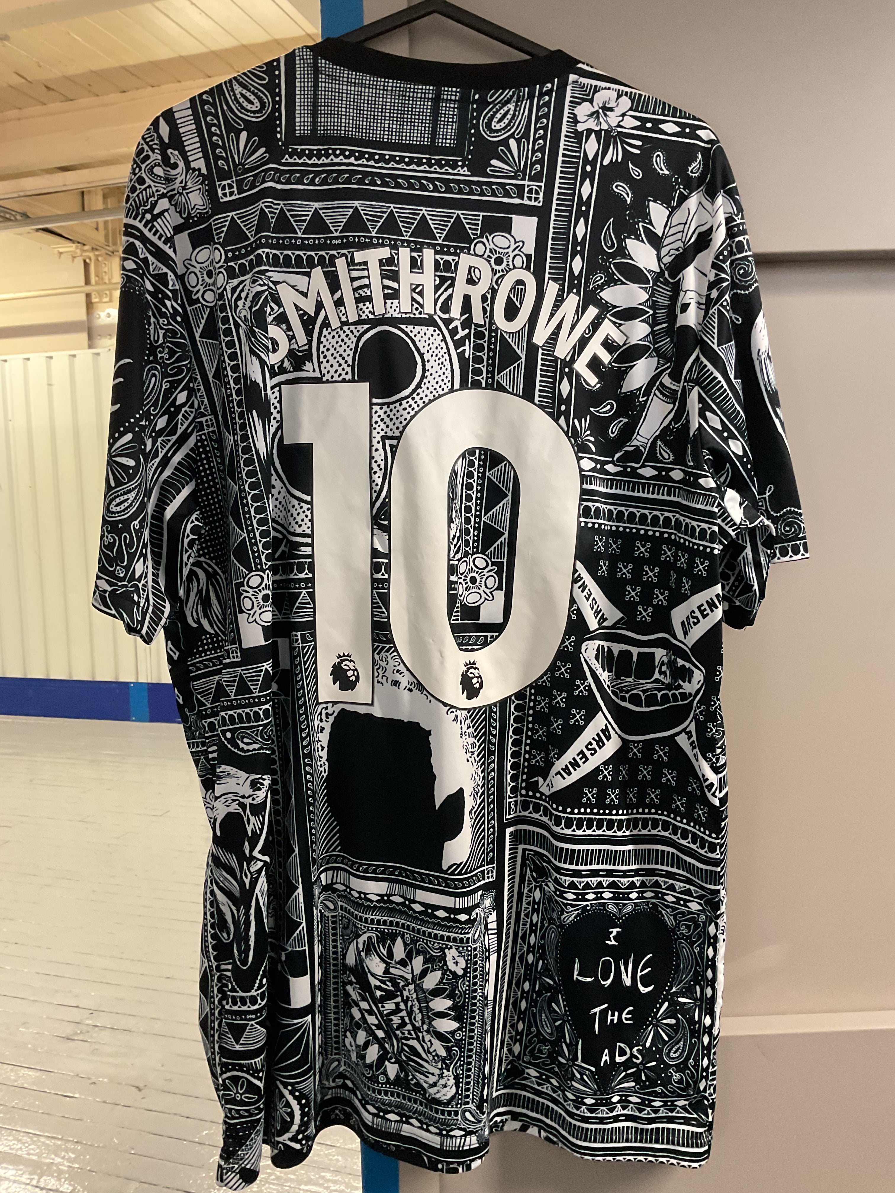 Arsenal Warm Up Shirt. 10 Smith-Rowe. Size 2XL.