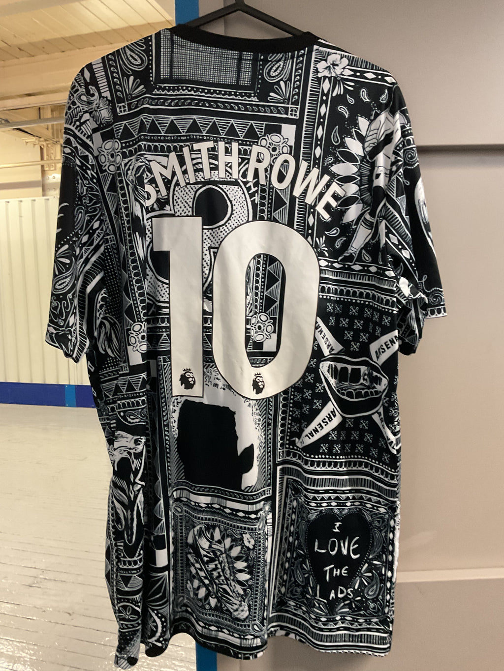 Arsenal Warm Up Shirt. 10 Smith-Rowe. Size 2XL.