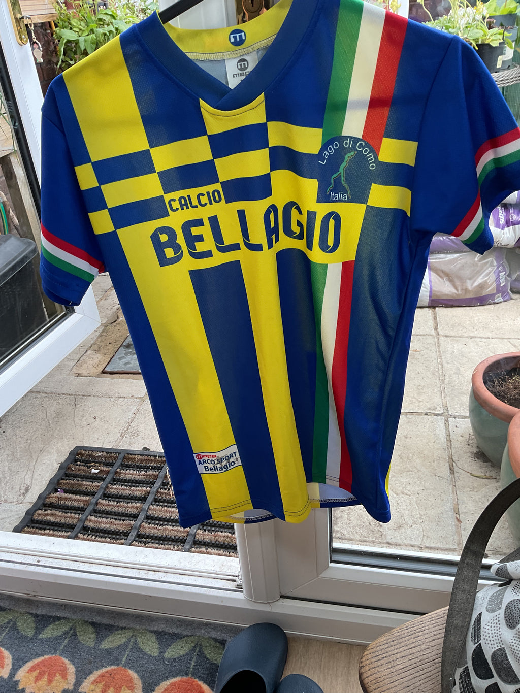Italy. Lago Di Como shirt. Size Kids XS.