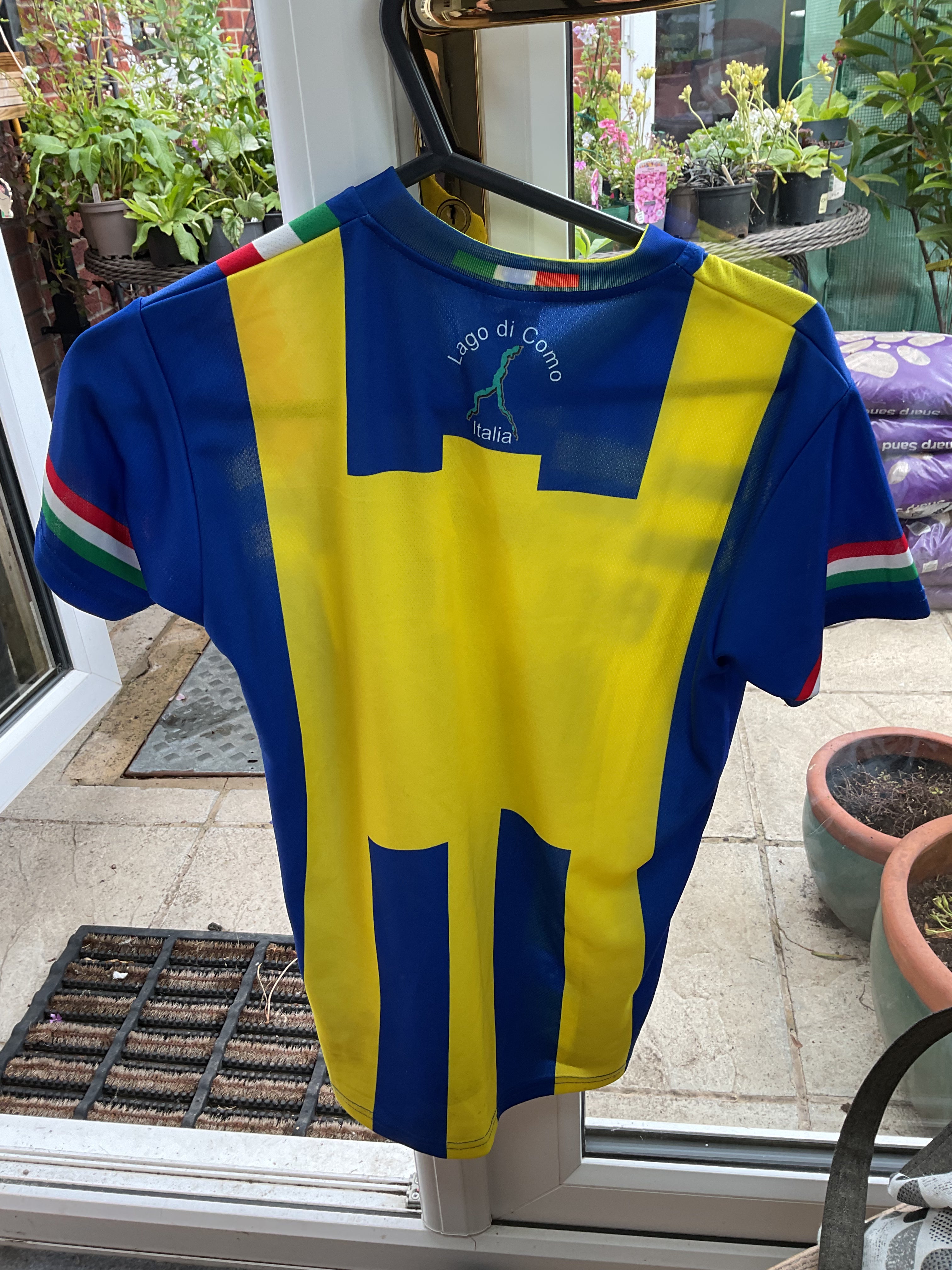 Italy. Lago Di Como shirt. Size Kids XS.