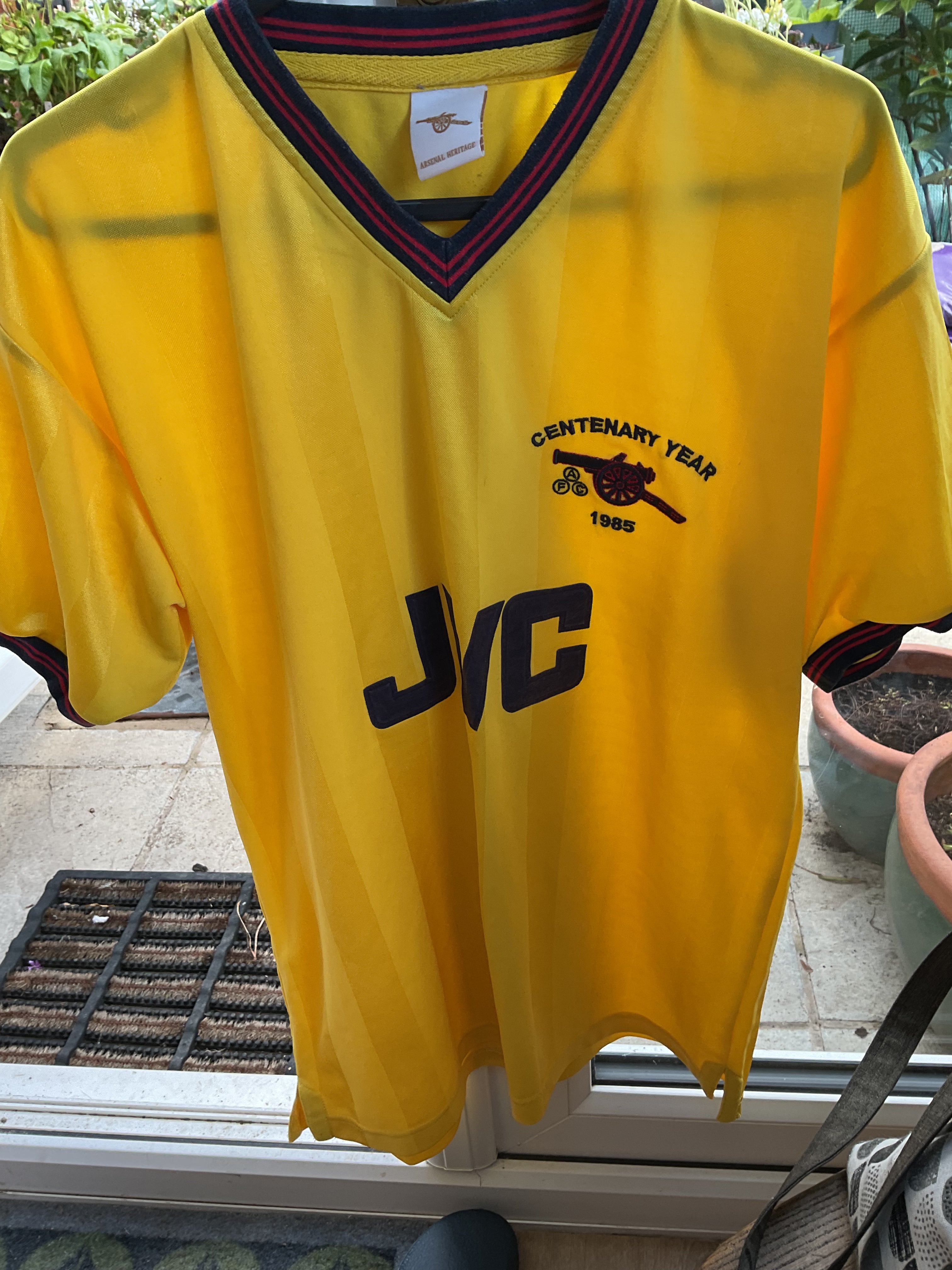Arsenal Retro 1980s Away Shirt. Size Medium.