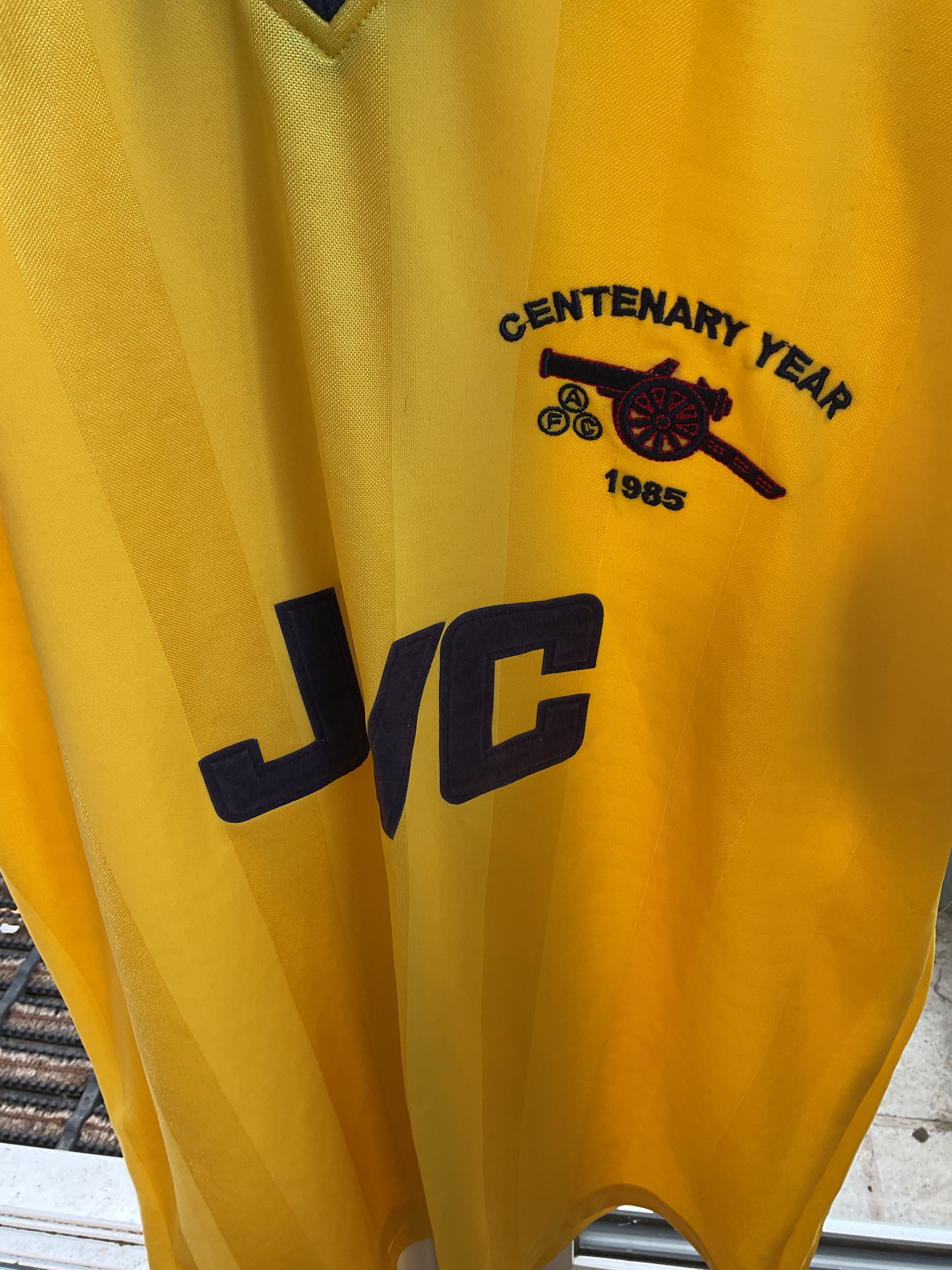 Arsenal Retro 1980s Away Shirt. Size Medium.