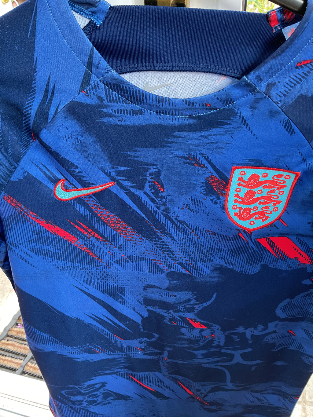 England Warm Up Shirt 2022/23. Size Kids Age Large.
