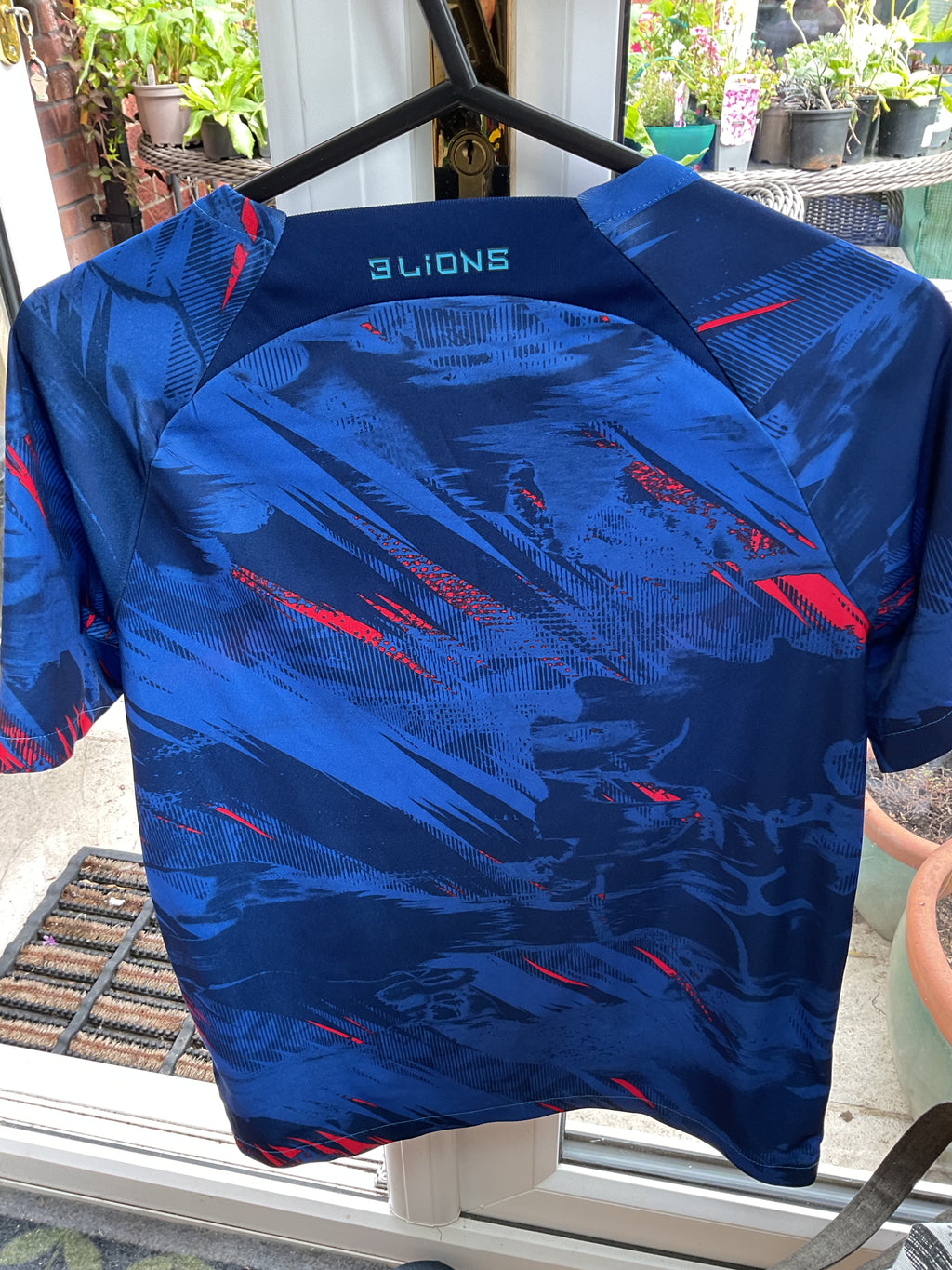 England Warm Up Shirt 2022/23. Size Kids Age Large.
